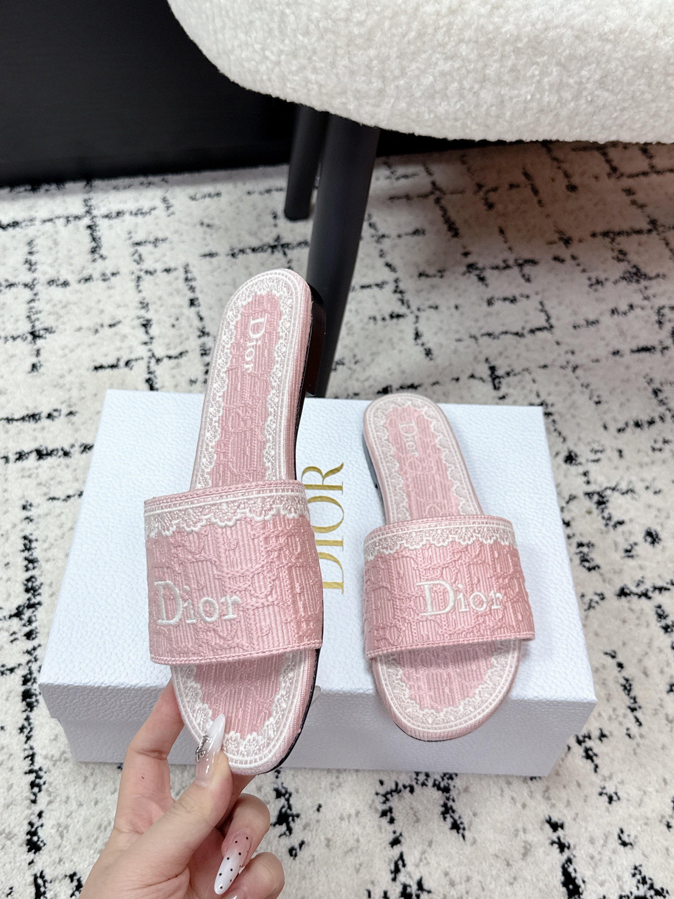 DIOR 26S SLIDES IN LIGHT PINK EMBOSSED OBLIQUE LACE EMBROIDERY