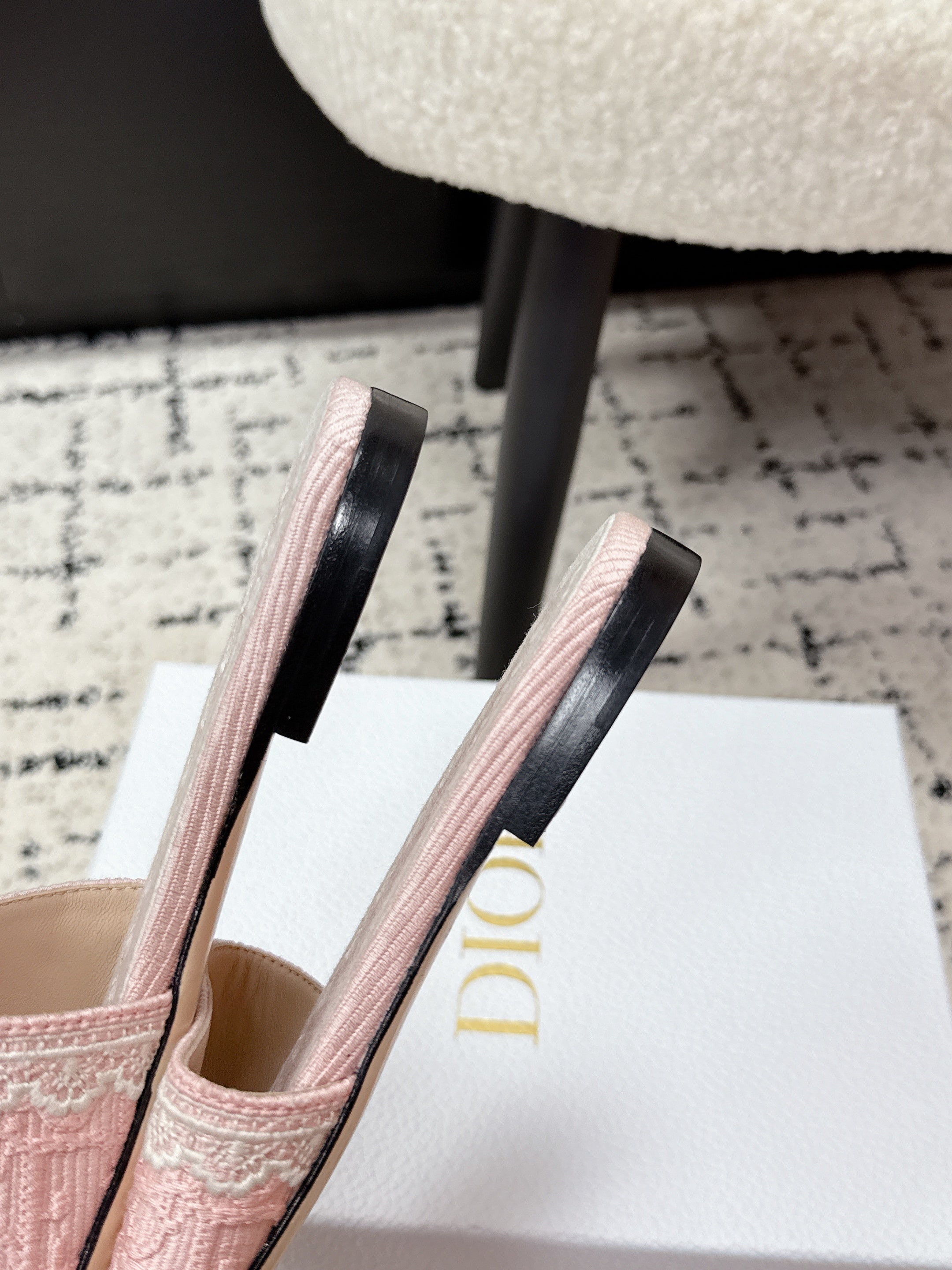 DIOR 26S SLIDES IN LIGHT PINK EMBOSSED OBLIQUE LACE EMBROIDERY