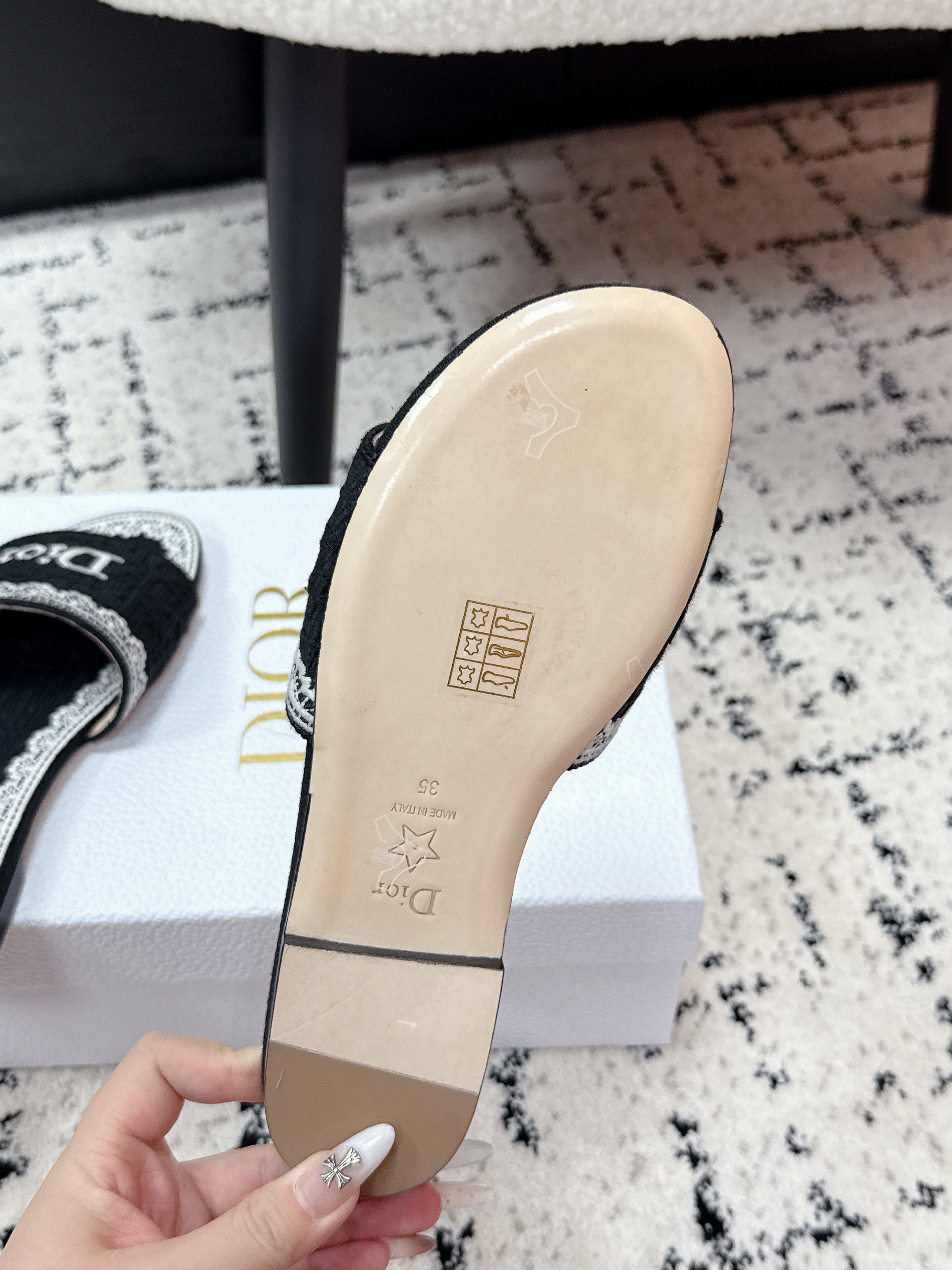 DIOR 26S SLIDES IN BLACK AND WHITE EMBOSSED OBLIQUE LACE EMBROIDERY