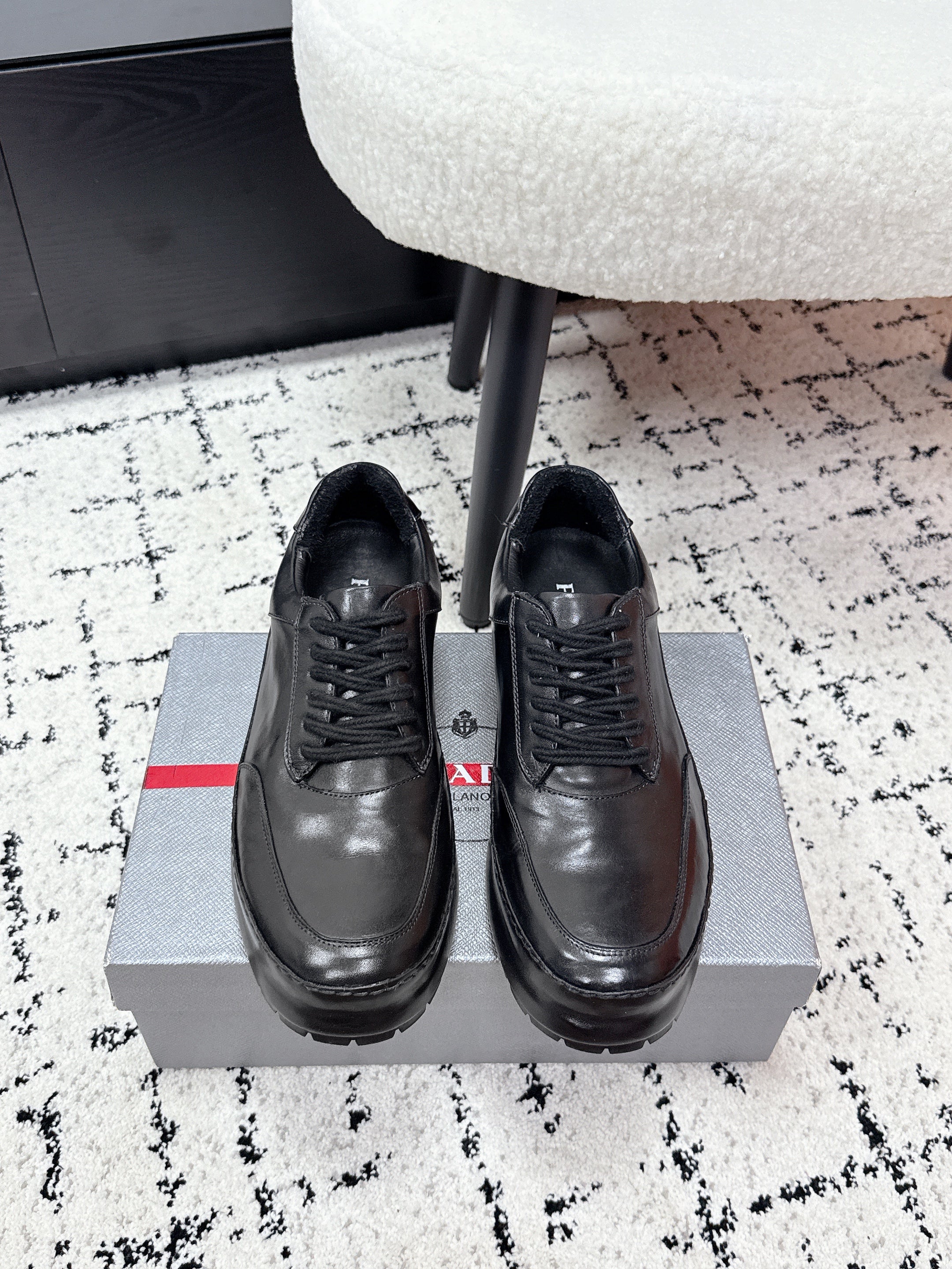 PRADA 26S SNEAKERS IN BLACK SHINY CALFSKIN