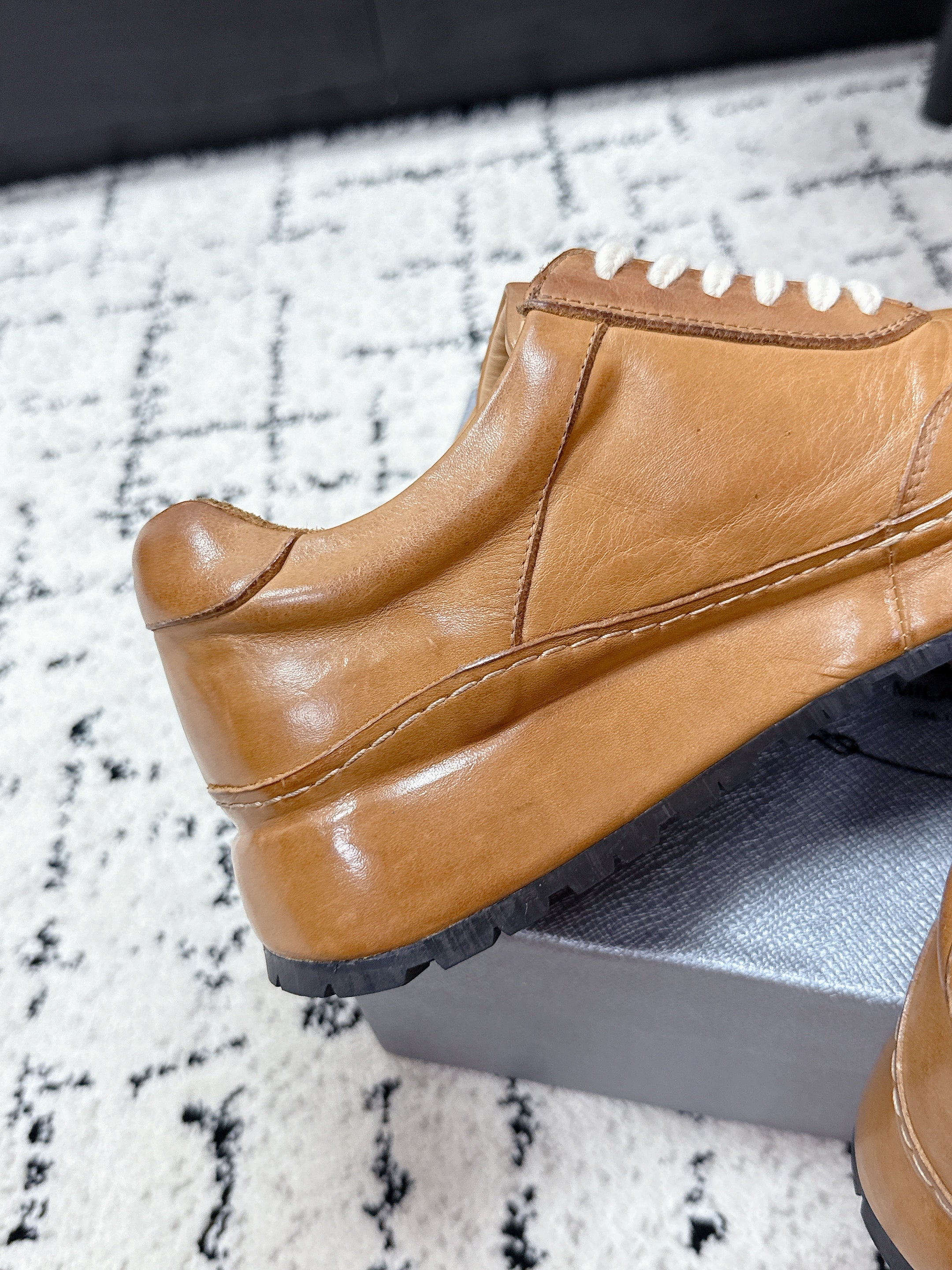 PRADA 26S SNEAKERS IN GOLDEN BROWN SHINY CALFSKIN