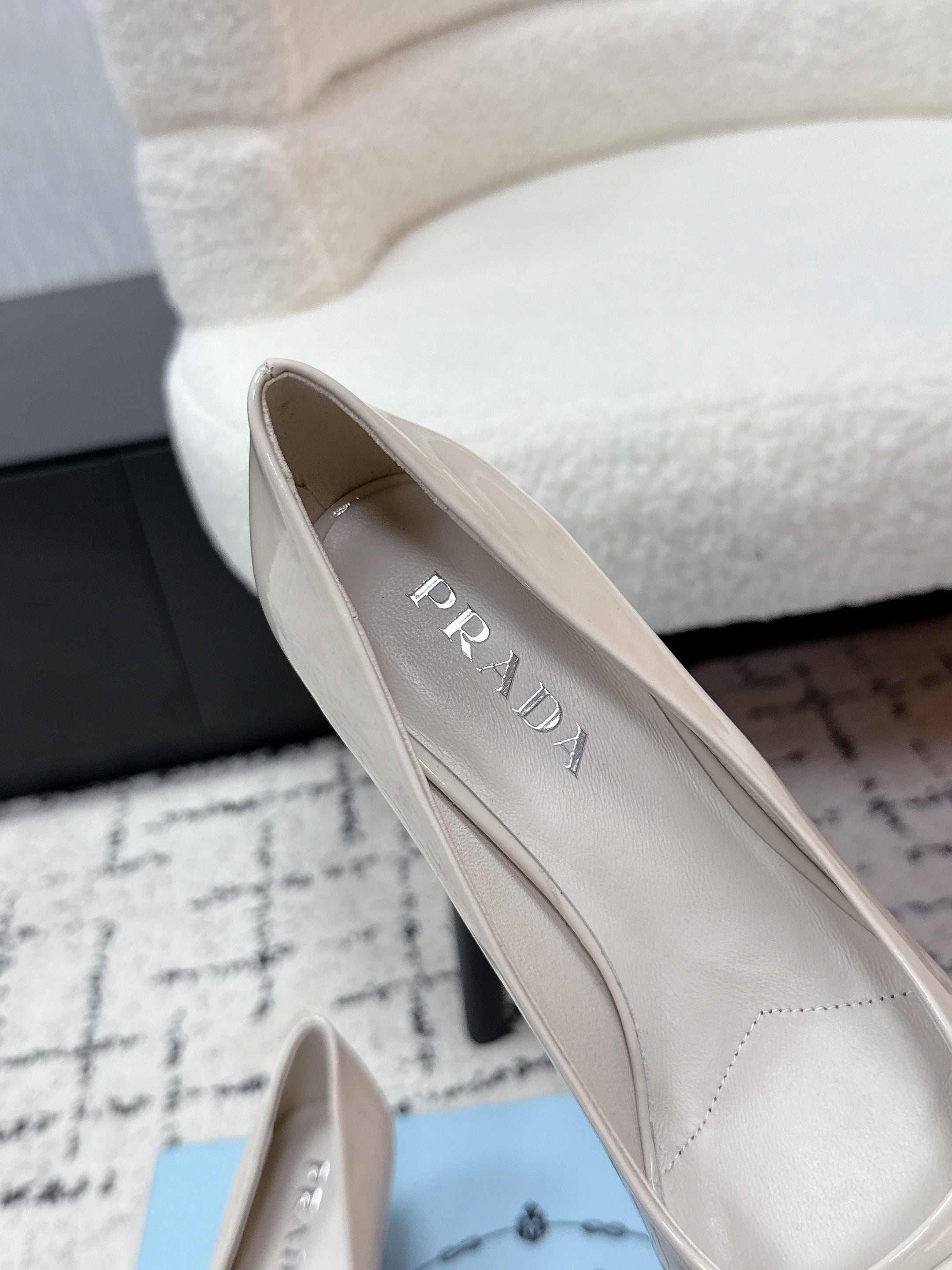 PRADA 26S POINTED-TOE HIGH HEELS 60MM IN CREAM WHITE PATENT CALFSKIN WITH LOGO