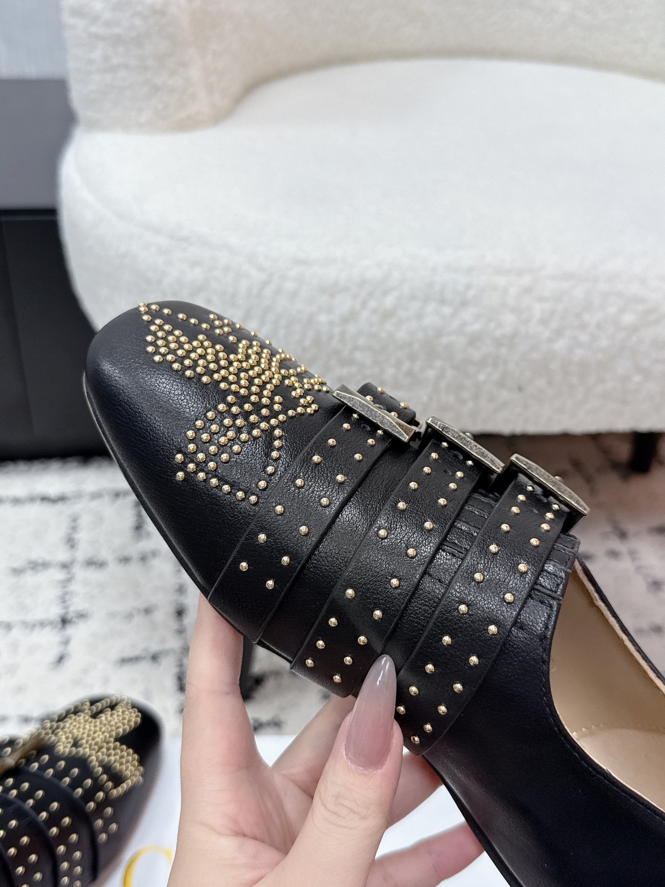 CHLOÉ 26S FLAT SHOES IN BLACK CALFSKIN WITH METAL STUDS