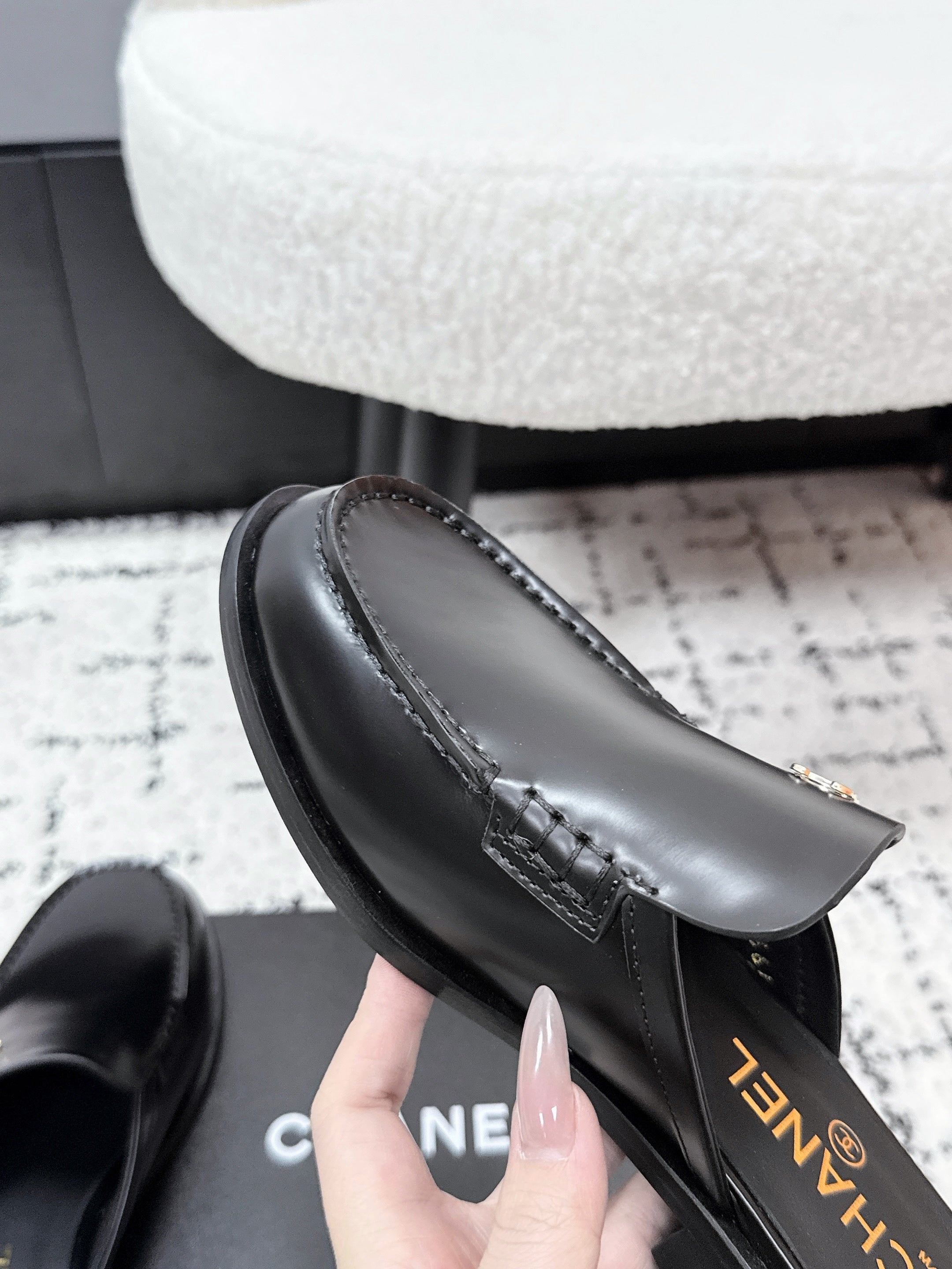 CHANEL 26S MULE LOAFERS IN BLACK SMOOTH CALFSKIN WITH CC LOGO