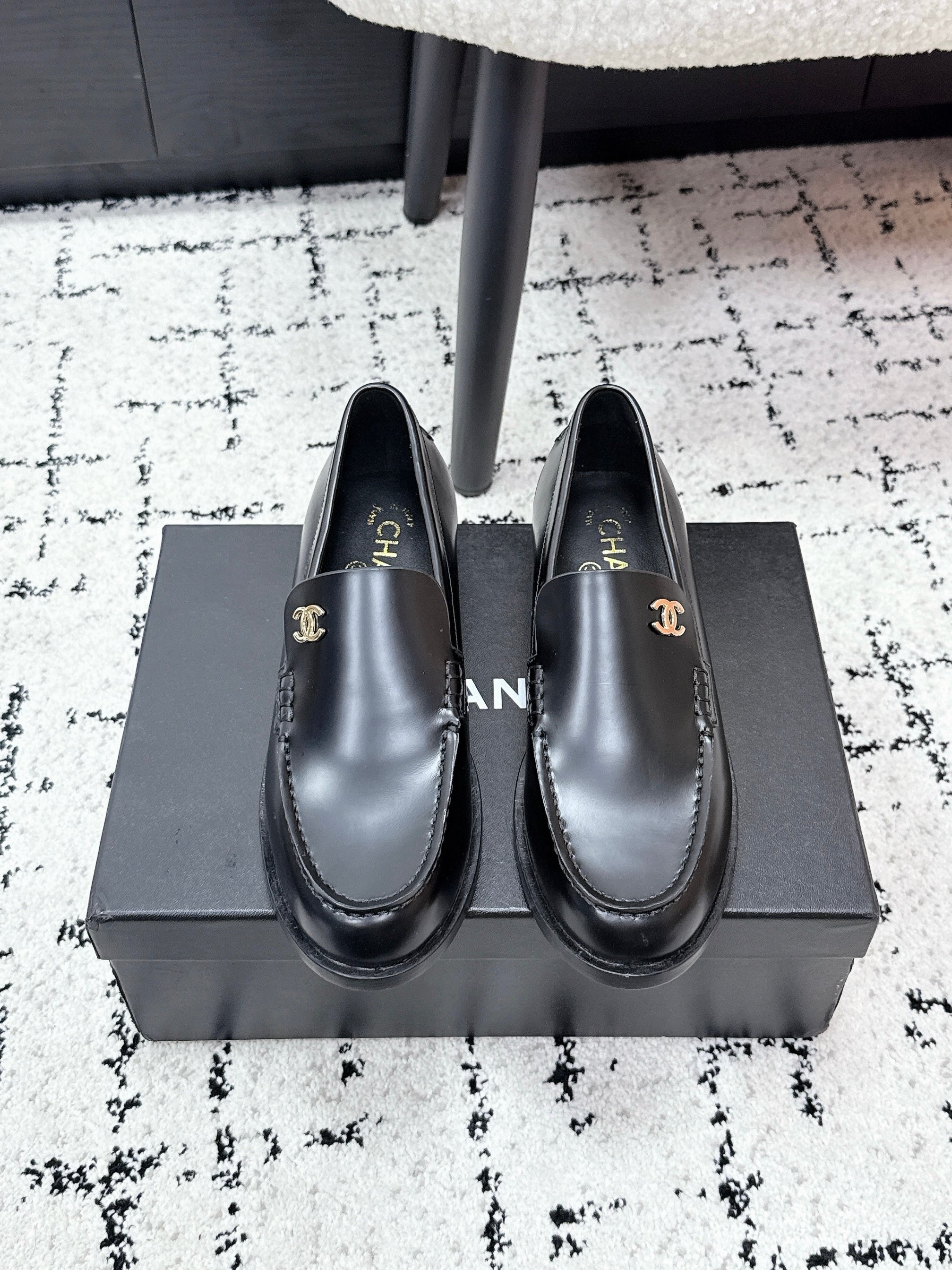 CHANEL 26S LOAFERS IN BLACK SMOOTH CALFSKIN WITH CC LOGO
