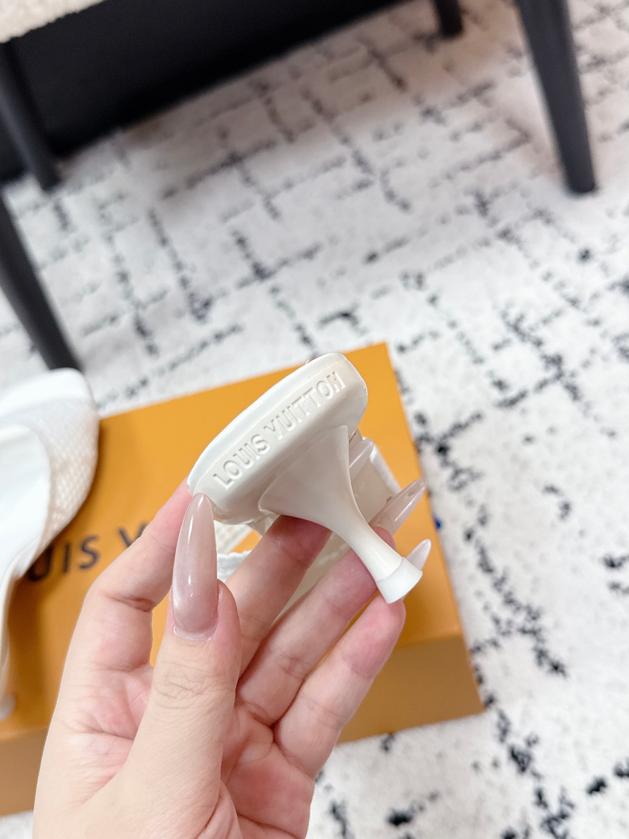 LV 26S 6 AM MULE 55MM IN WHITE EMBROIDERED FABRIC