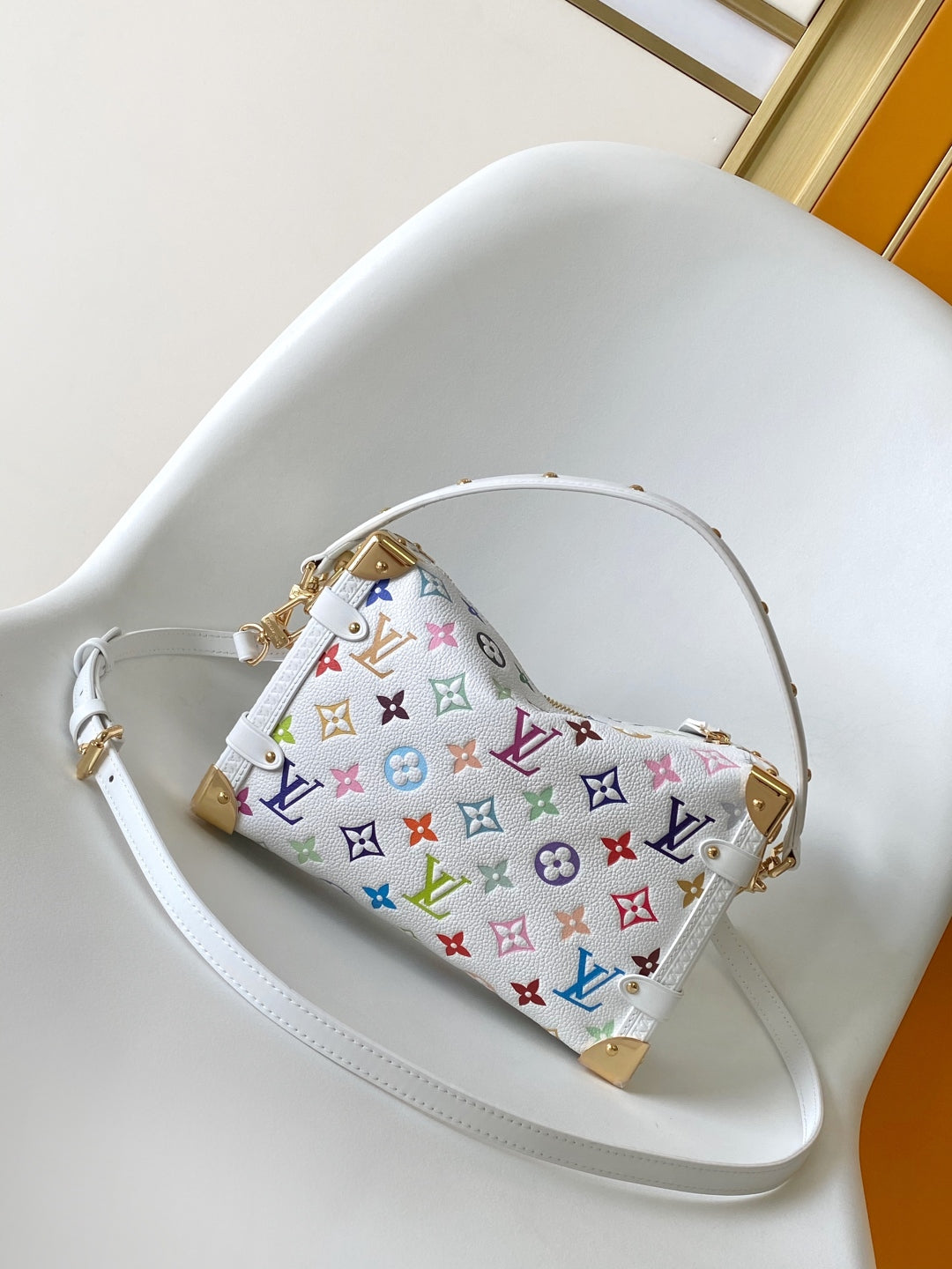 LV 25S SIDE TRUNK MM BAG 23 IN WHITE CALFSKIN GOLD HARDWARE