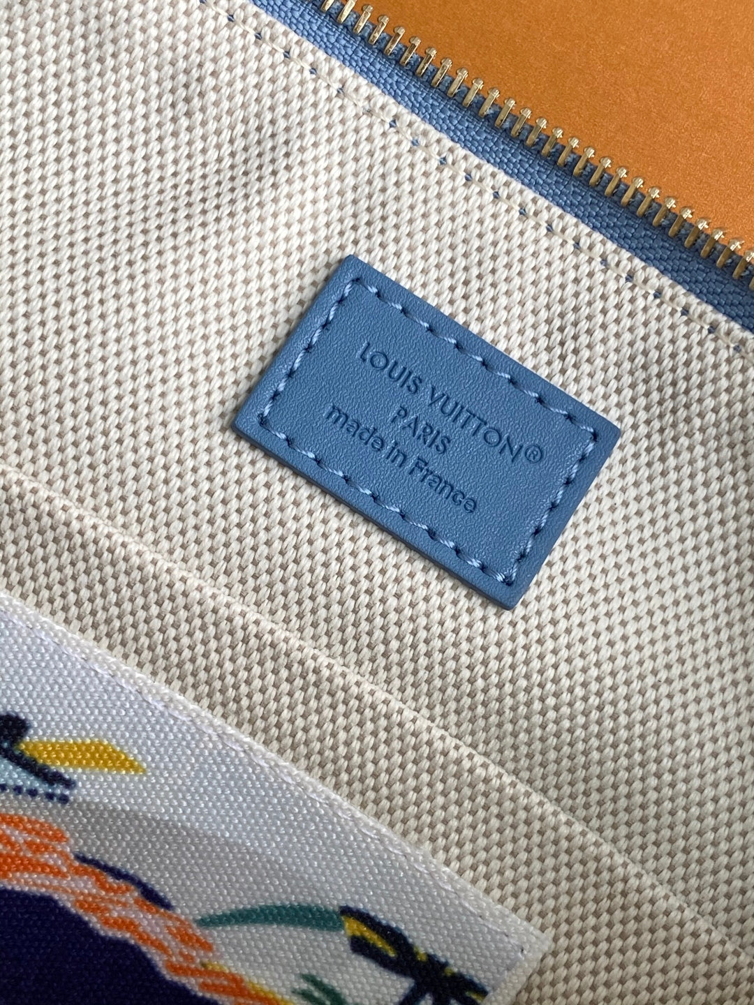 LV 25S POCHETTE ACCESSORIES XL 28 IN BLUE CANVAS DAMIER DENIM