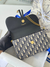 DIOR 25S MEDIUM SADDLE POUCH WITH CHAIN 21 IN BLUE BLACK DIOR OBLIQUE JACQUARD CANVAS AND CALFSKIN