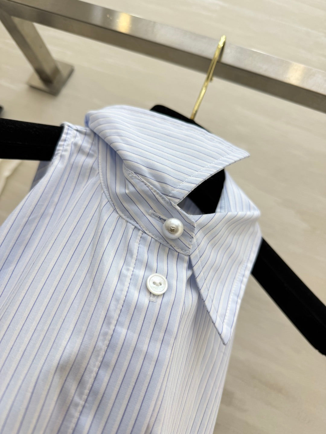 CHANEL 26S SLEEVELESS SHIRT COLLAR TOP STYLE 1196