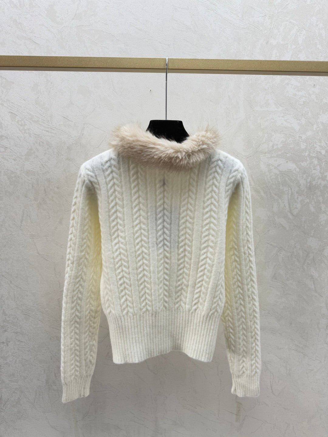 CHANEL 25S FUR-COLLAR CARDIGAN 516