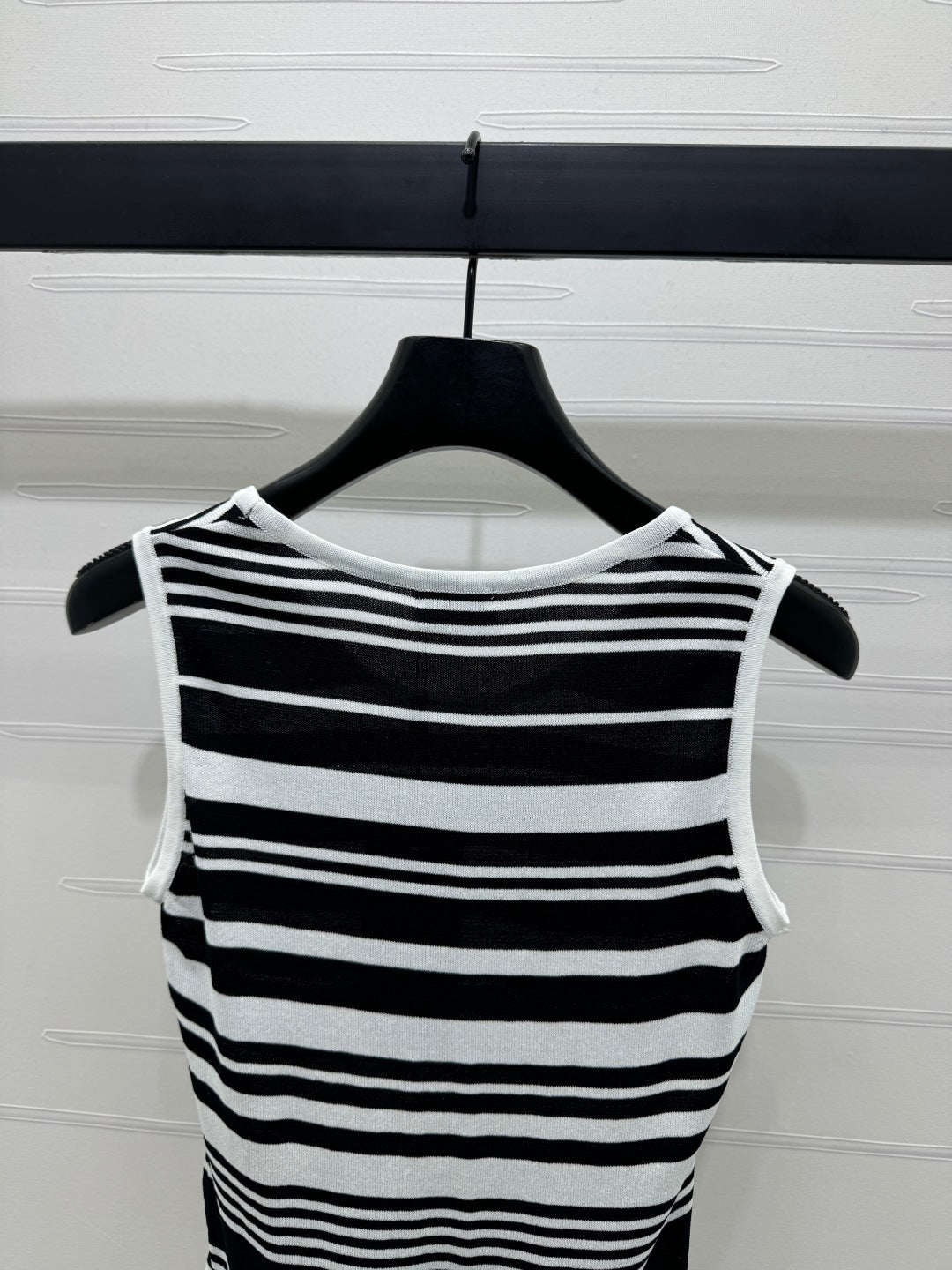YSL 25S WHITE COLLARED TANK TOP 264089