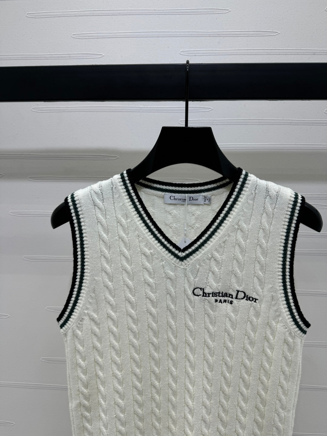 DIOR KNITTED V-NECK SLEEVELESS VEST WHITE 274923
