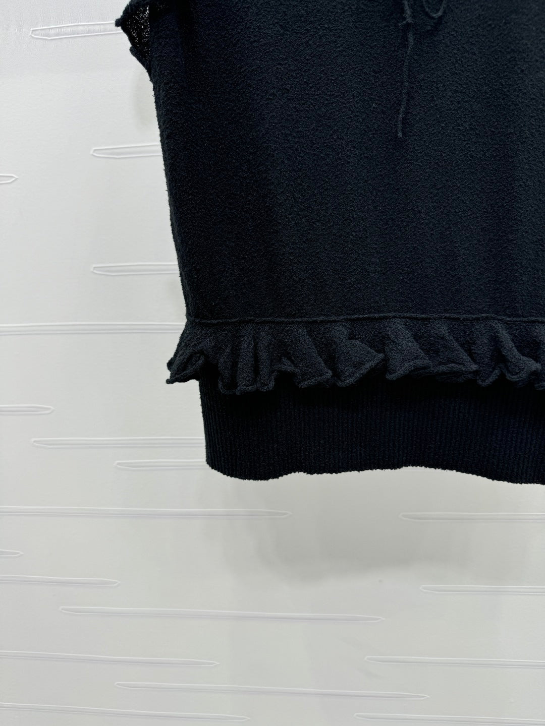 CHANEL SLEEVELESS TOP WITH RUFFLED COLLAR 274888