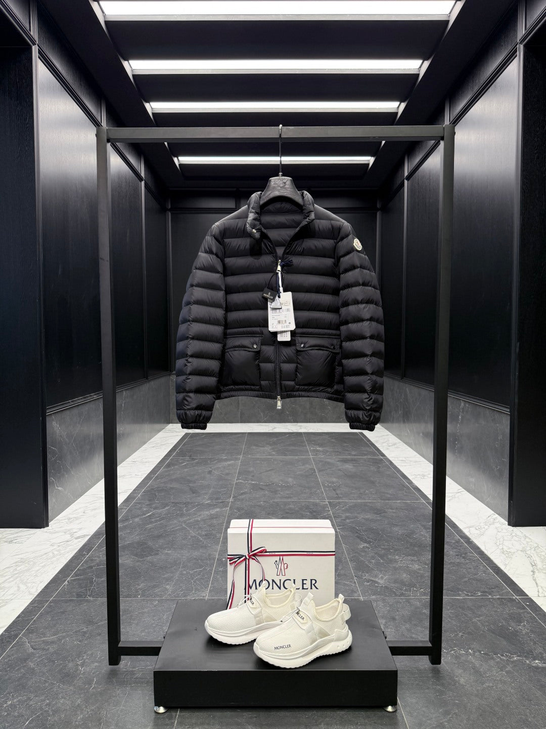 MONCLER 25S JACKET IN BLACK 021