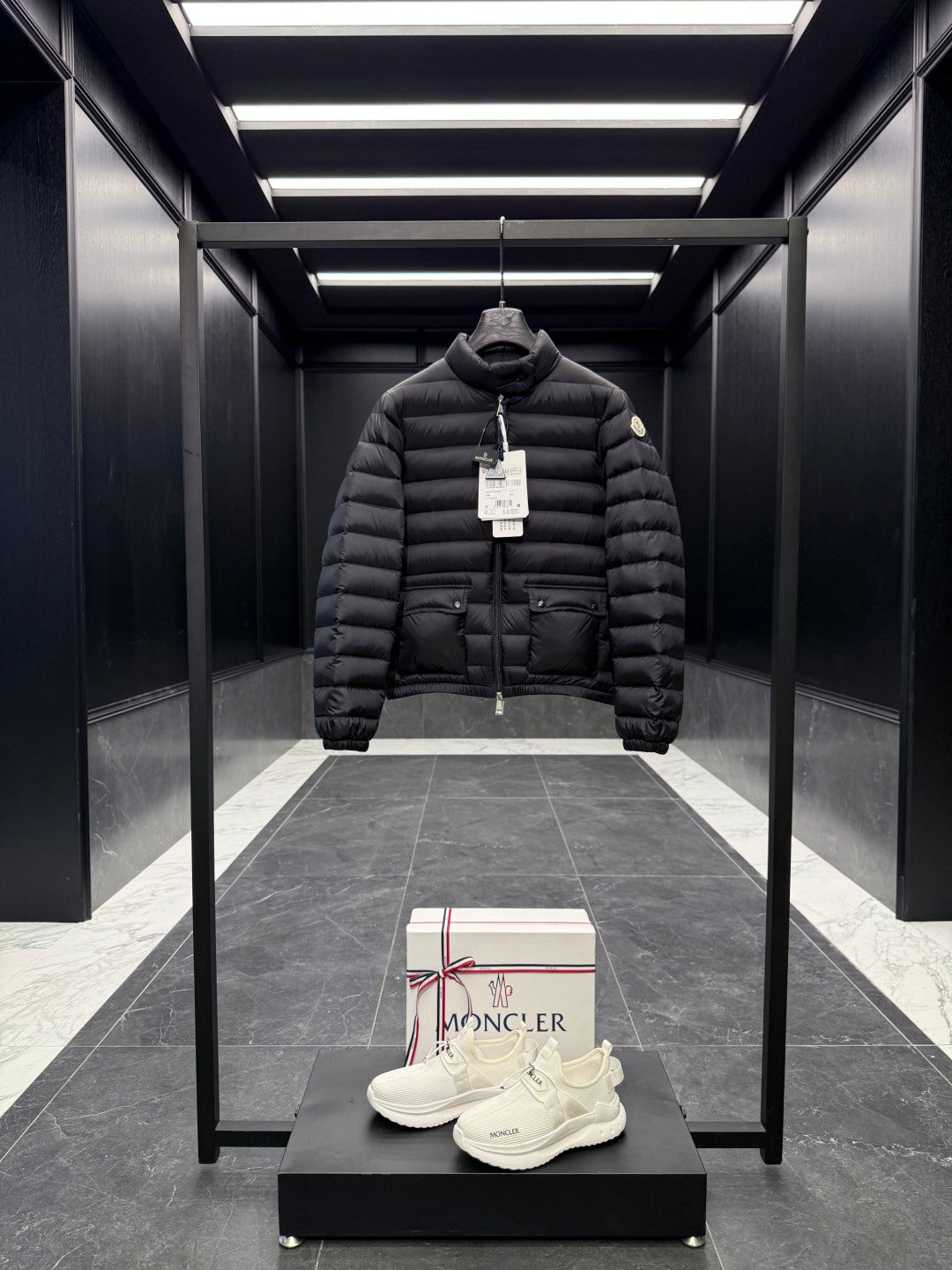 MONCLER 25S JACKET IN BLACK 021
