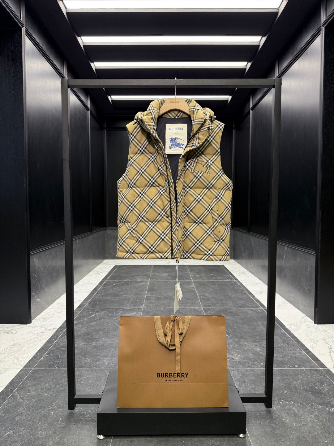 BURBERRY 25S DOWN JACKET 566189