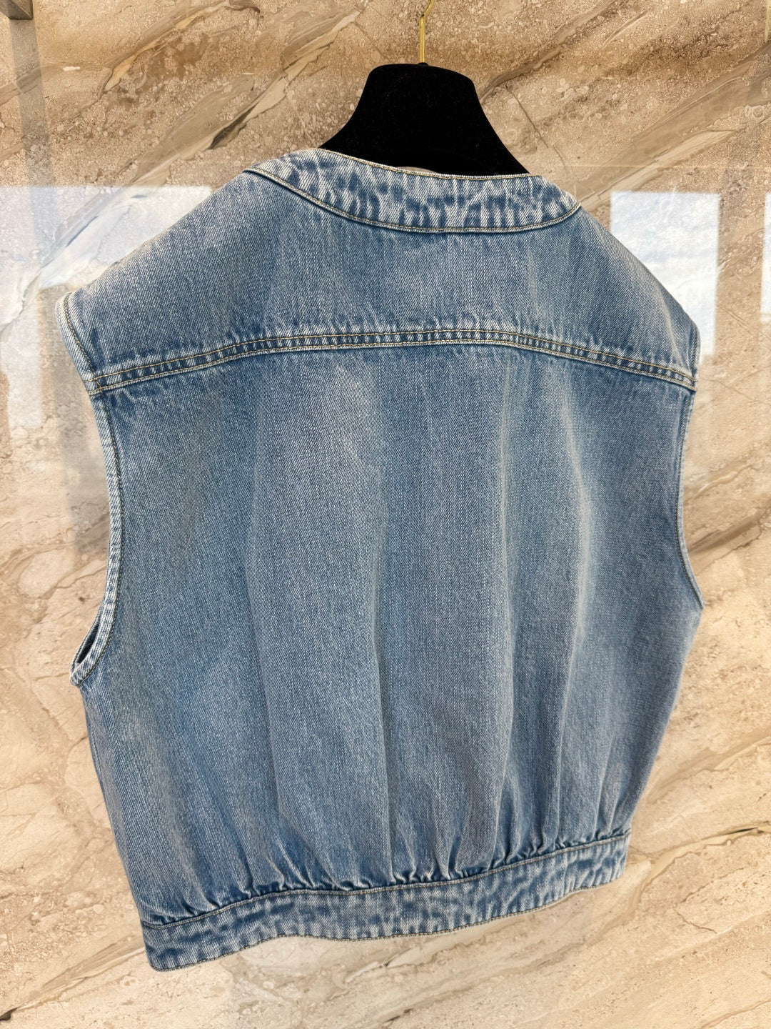 CHANEL 25S SLEEVELESS DENIM VEST 391