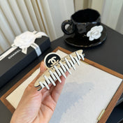 CHANEL 26S HAIR CLAW CLIP IN WHITE METAL 503067