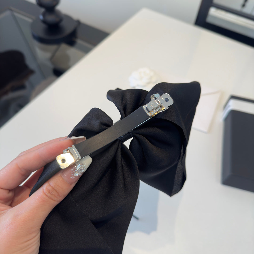 CHANEL 26S BOW HAIR CLIP IN BLACK SATIN 503133