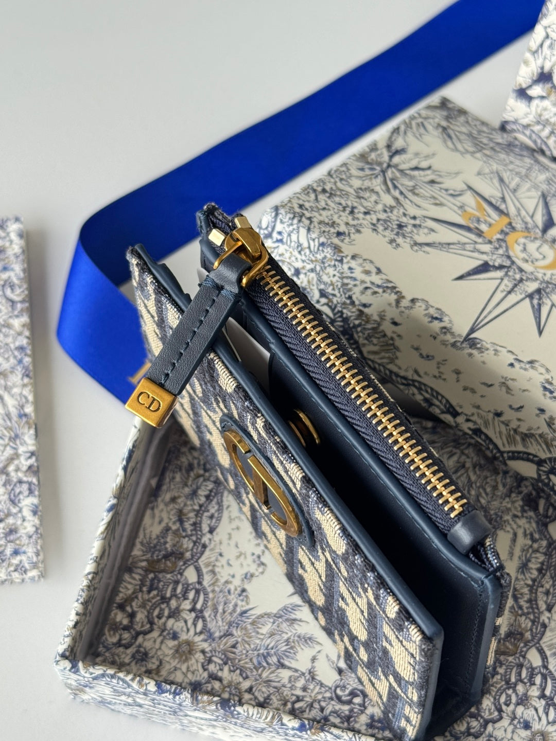 DIOR 25S 30 MONTAIGNE DAHLIA WALLET 11 IN BLUE DIOR OBLIQUE JACQUARD