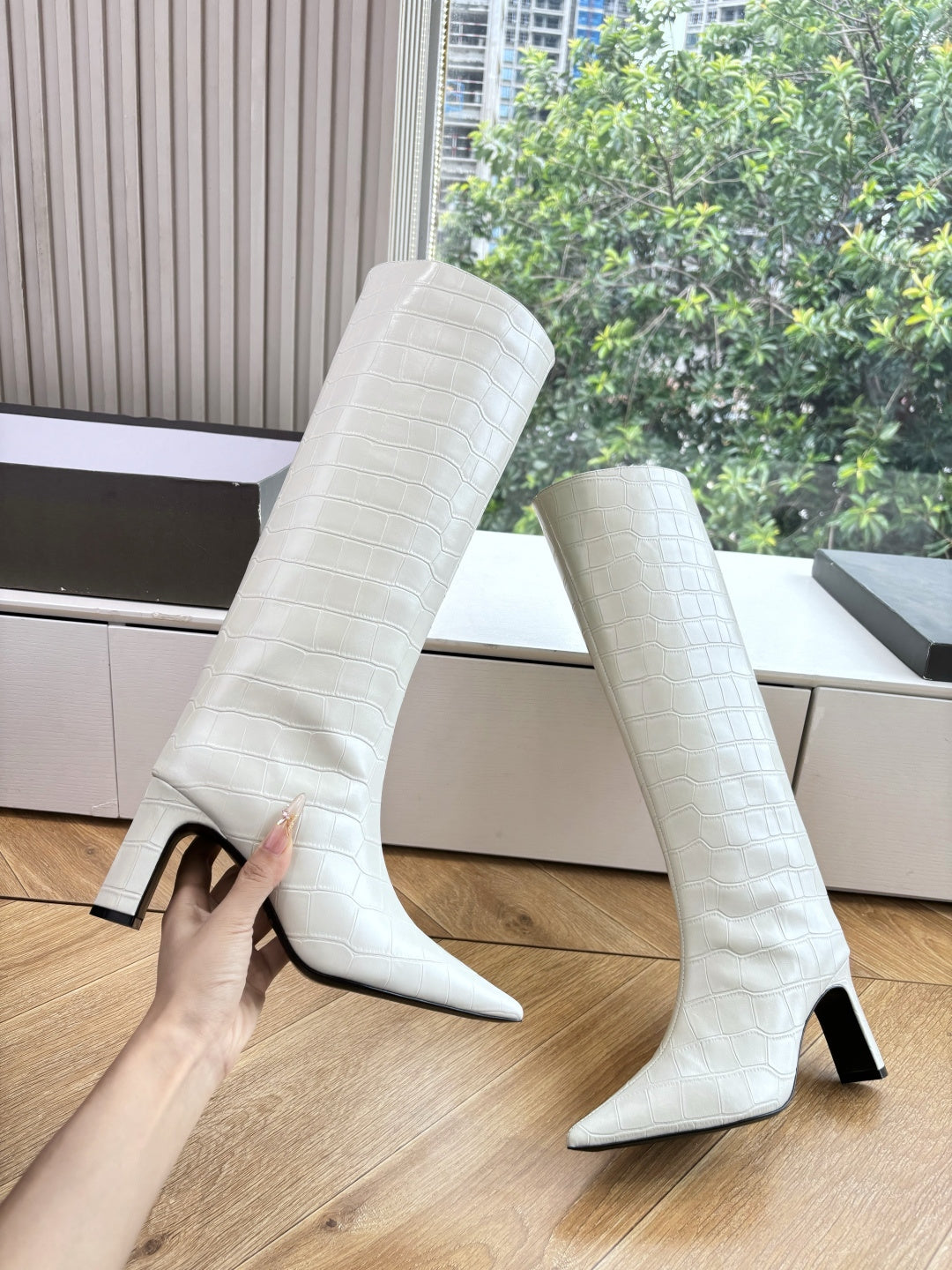 BALENCIAGA 25S HIGH BOOTS IN WHITE EMBOSSED COW LEATHER