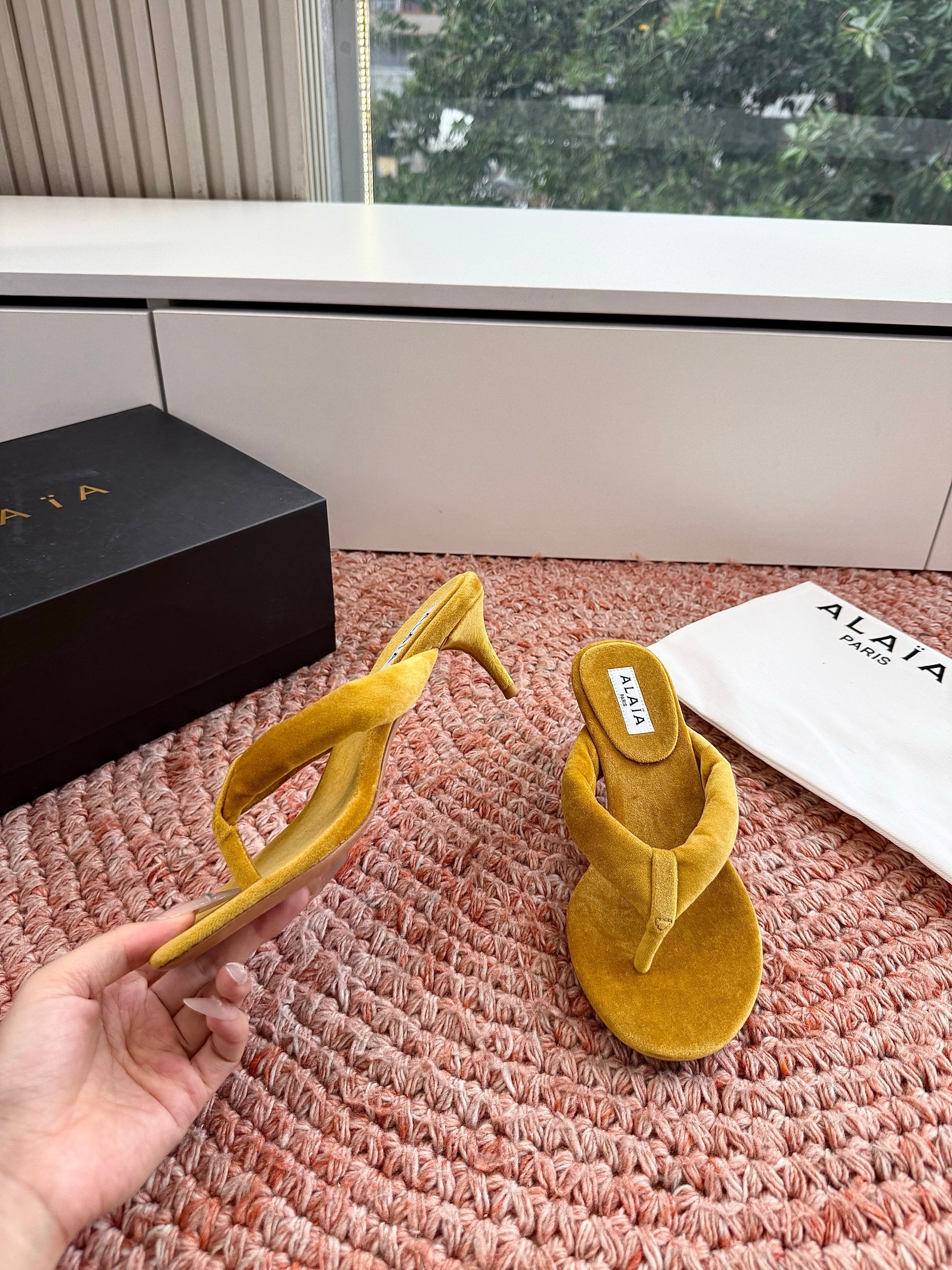 ALAIA 26S HEELED THONG SANDALS IN MUSTARD YELLOW VELVET