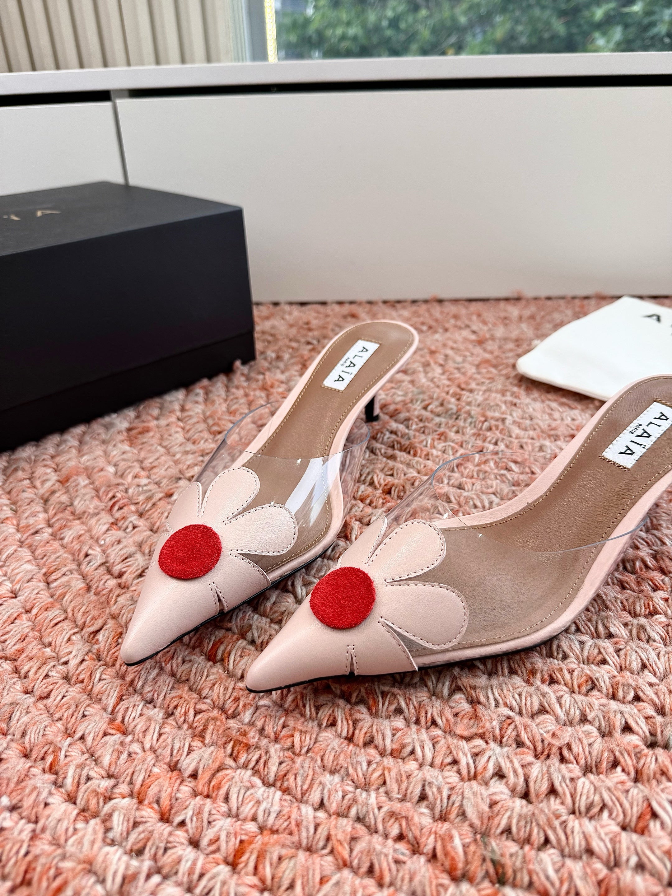 ALAIA 26S POINTED-TOE MULE HEELS IN NUDE PINK LAMBSKIN AND TRANSPARENT PVC