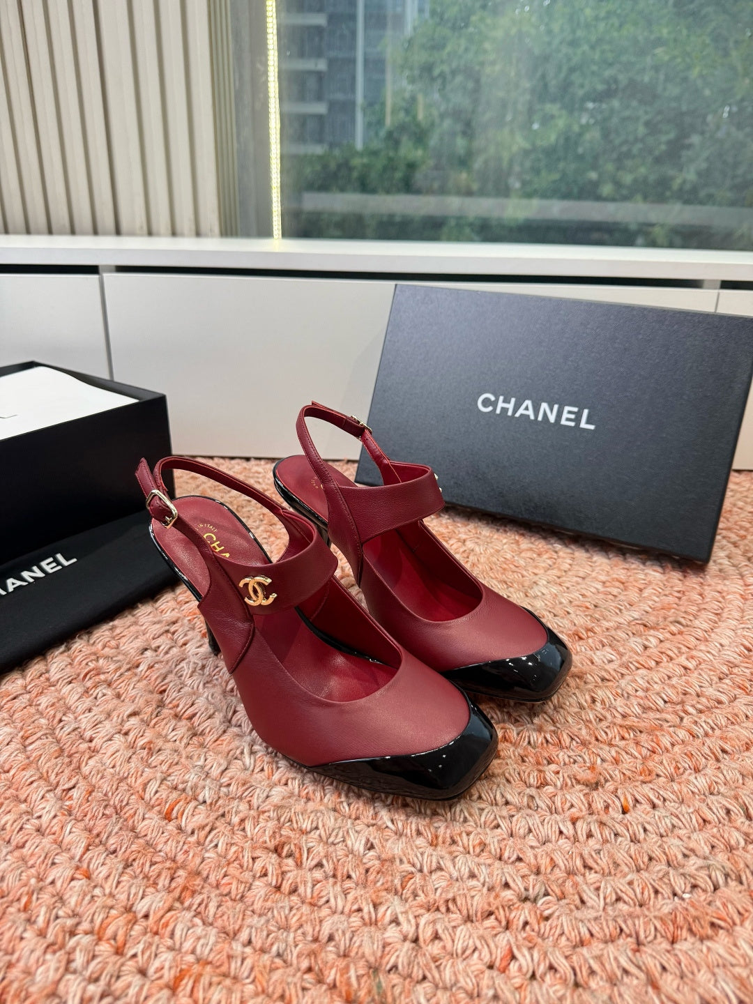 CHANEL 26S SQUARE TOE HIGH HEELS SLINGBACKS IN RED LAMBSKIN WITH BLACK TOE