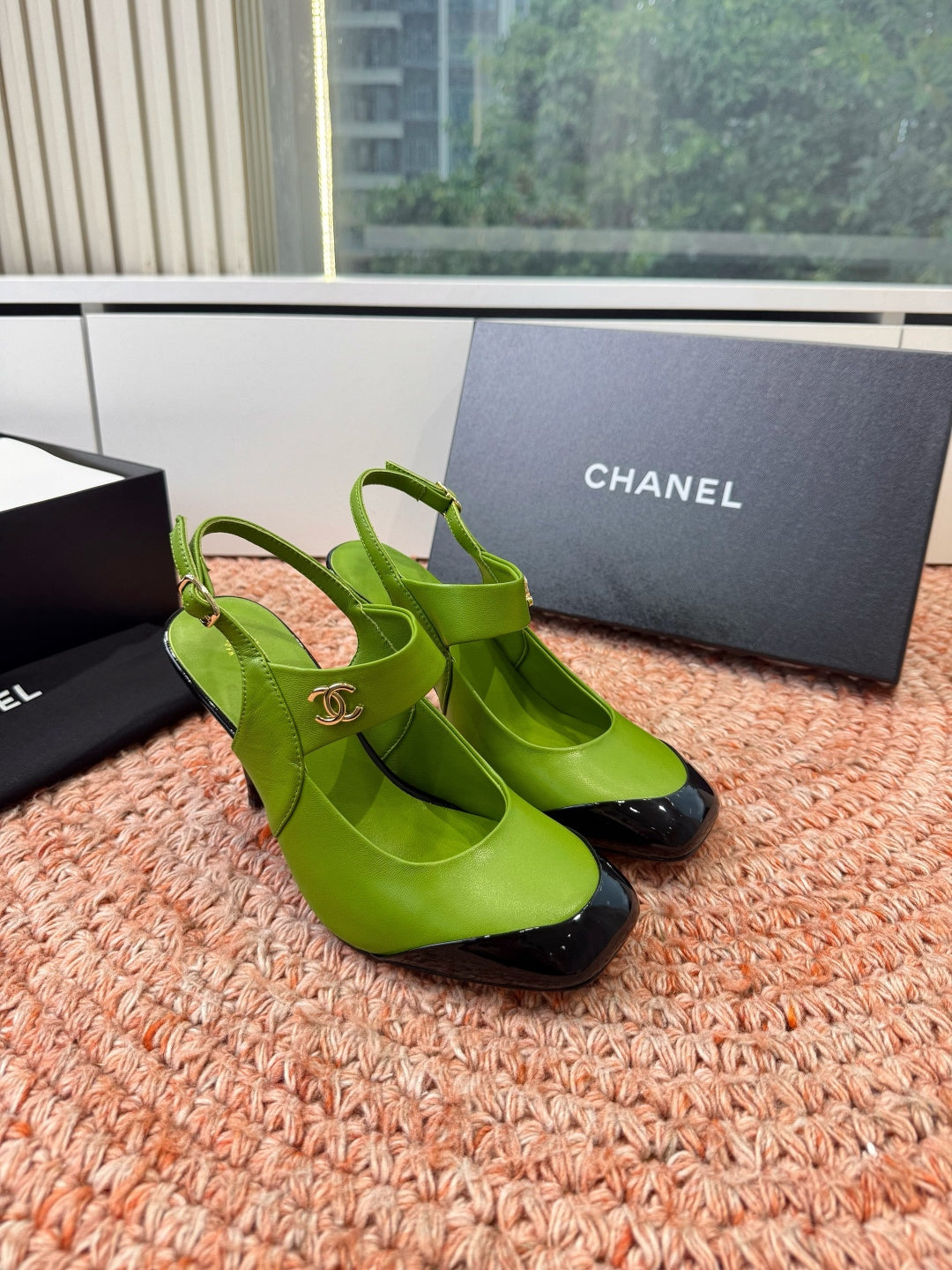 CHANEL 26S SQUARE TOE HIGH HEELS SLINGBACKS IN GREEN LAMBSKIN WITH BLACK TOE