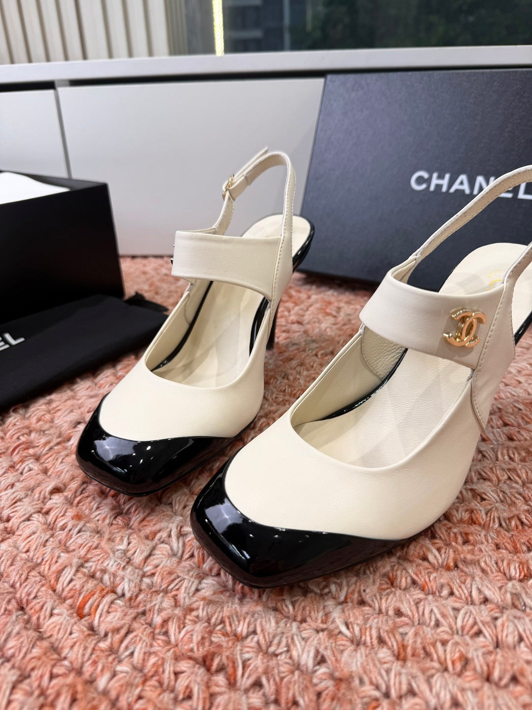CHANEL 26S SQUARE TOE HIGH HEELS SLINGBACKS IN WHITE LAMBSKIN WITH BLACK TOE