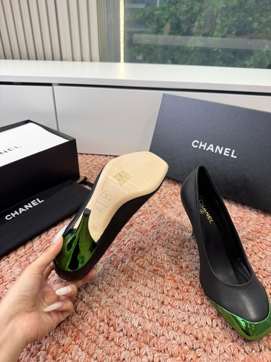 CHANEL 26S SQUARE TOE HIGH HEELS IN BLACK LAMBSKIN WITH GREEN TOE