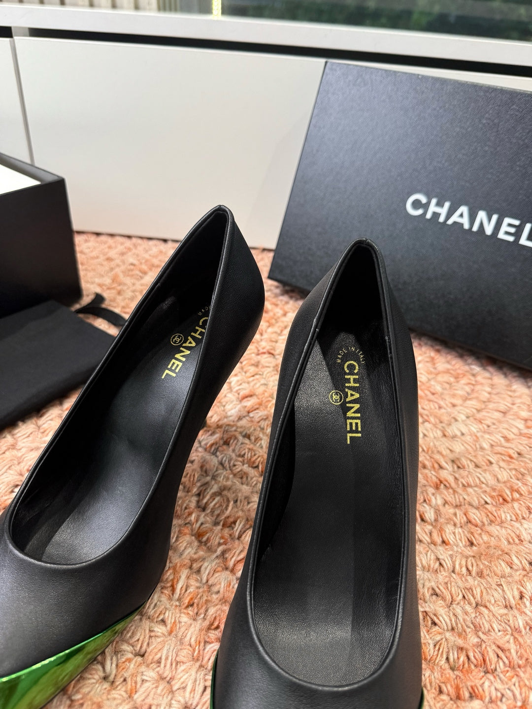 CHANEL 26S SQUARE TOE HIGH HEELS IN BLACK LAMBSKIN WITH GREEN TOE