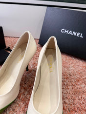 CHANEL 26S SQUARE TOE HIGH HEELS IN WHITE LAMBSKIN WITH GREEN TOE
