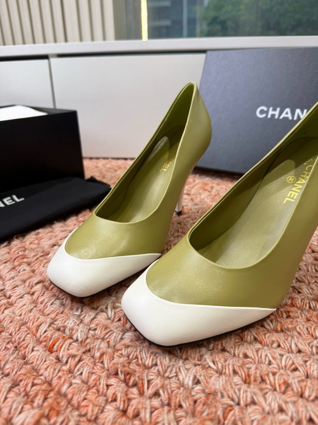 CHANEL 26S SQUARE TOE HIGH HEELS IN OLIVE GREEN LAMBSKIN WITH WHITE TOE