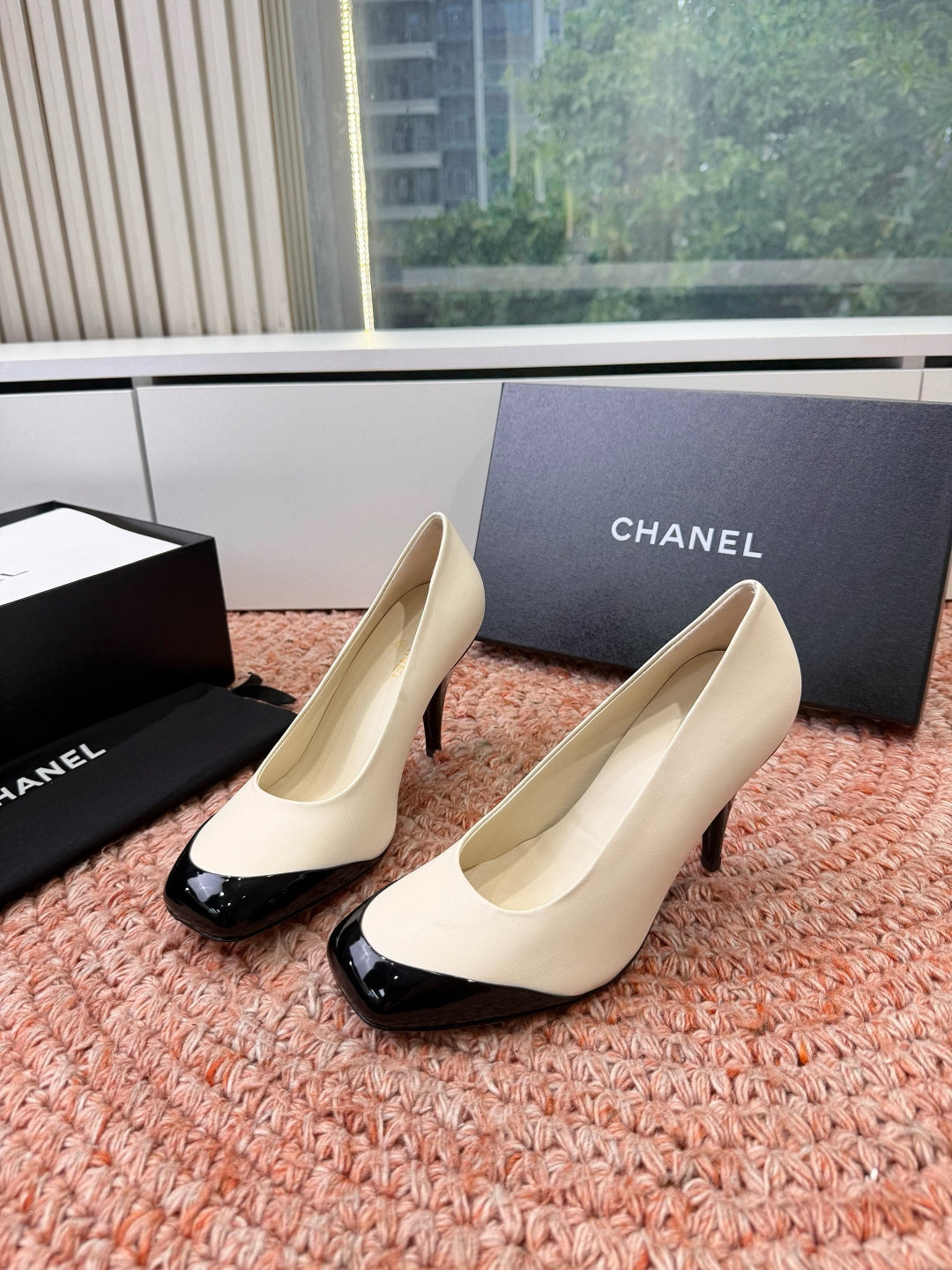 CHANEL 26S SQUARE TOE HIGH HEELS IN WHITE LAMBSKIN WITH BLACK TOE