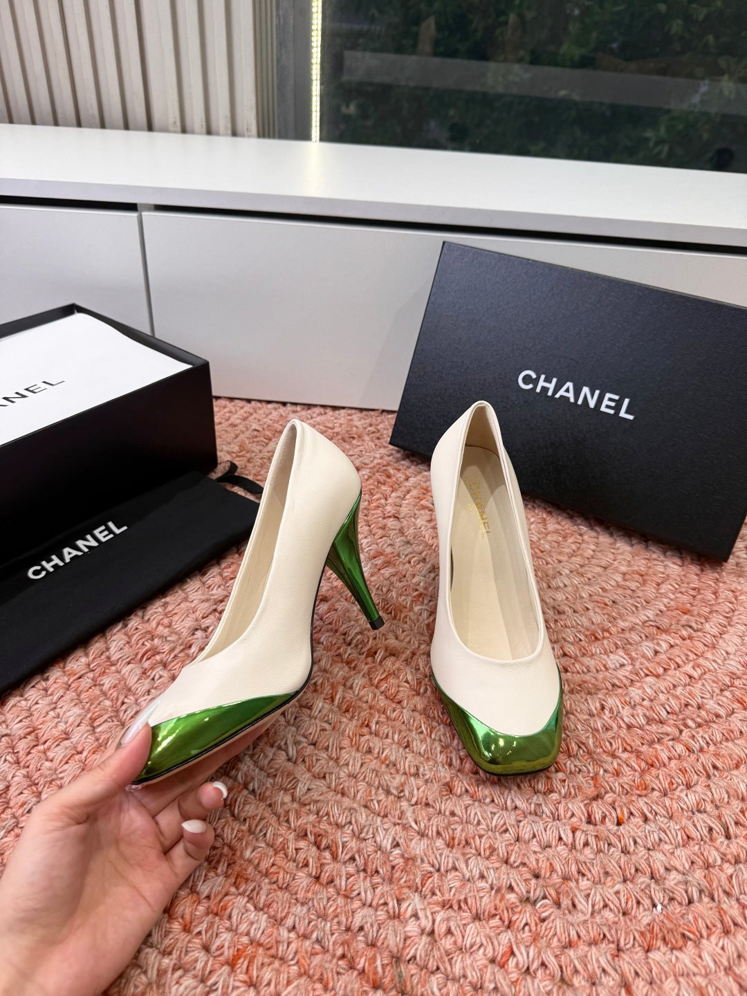 CHANEL 26S SQUARE TOE HIGH HEELS IN WHITE LAMBSKIN WITH GREEN TOE
