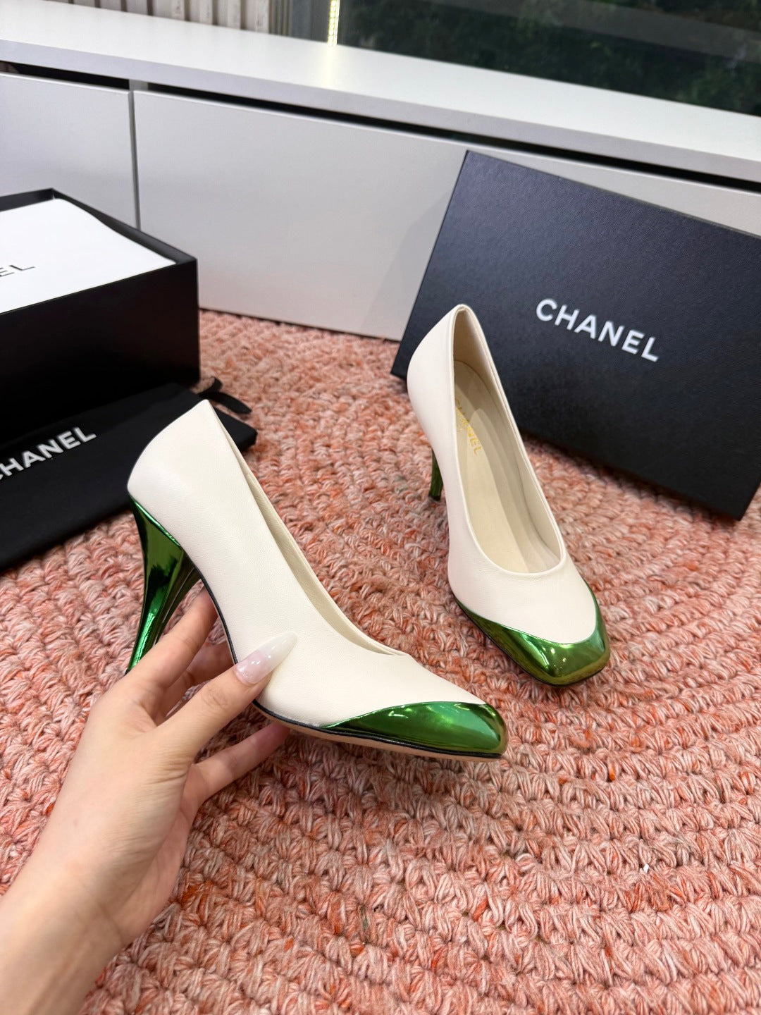 CHANEL 26S SQUARE TOE HIGH HEELS IN WHITE LAMBSKIN WITH GREEN TOE