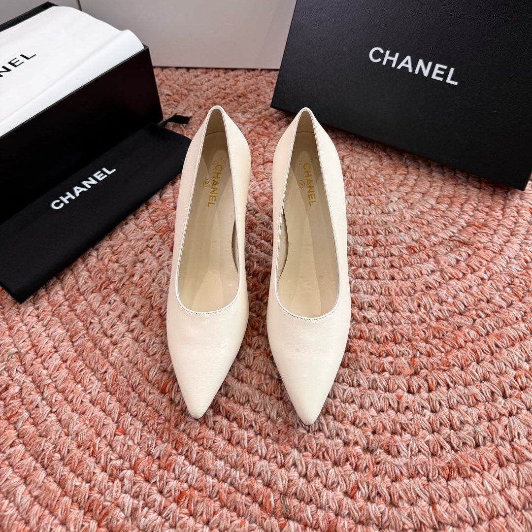 CHANEL 26S HIGH HEELS IN OFF WHITE SMOOTH LAMBSKIN