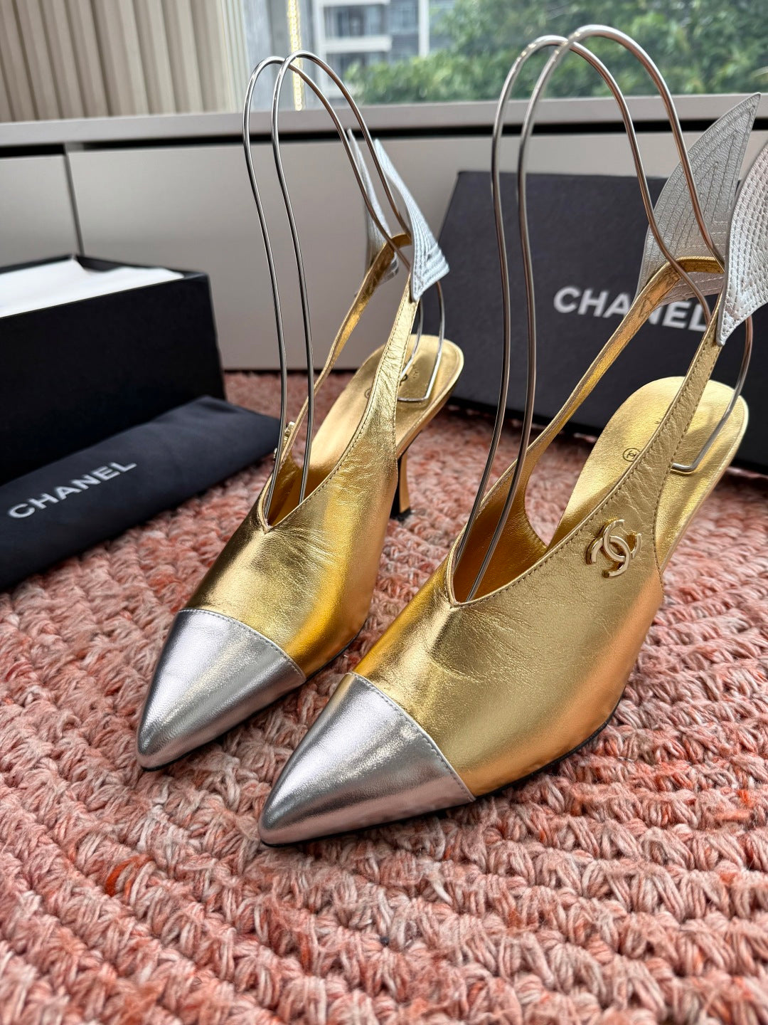 CHANEL 26S POINTED TOE HIGH HEEL SLINGBACKS IN GOLD MIX SILVER LAMBSKIN WITH FLORAL APPLIQUE