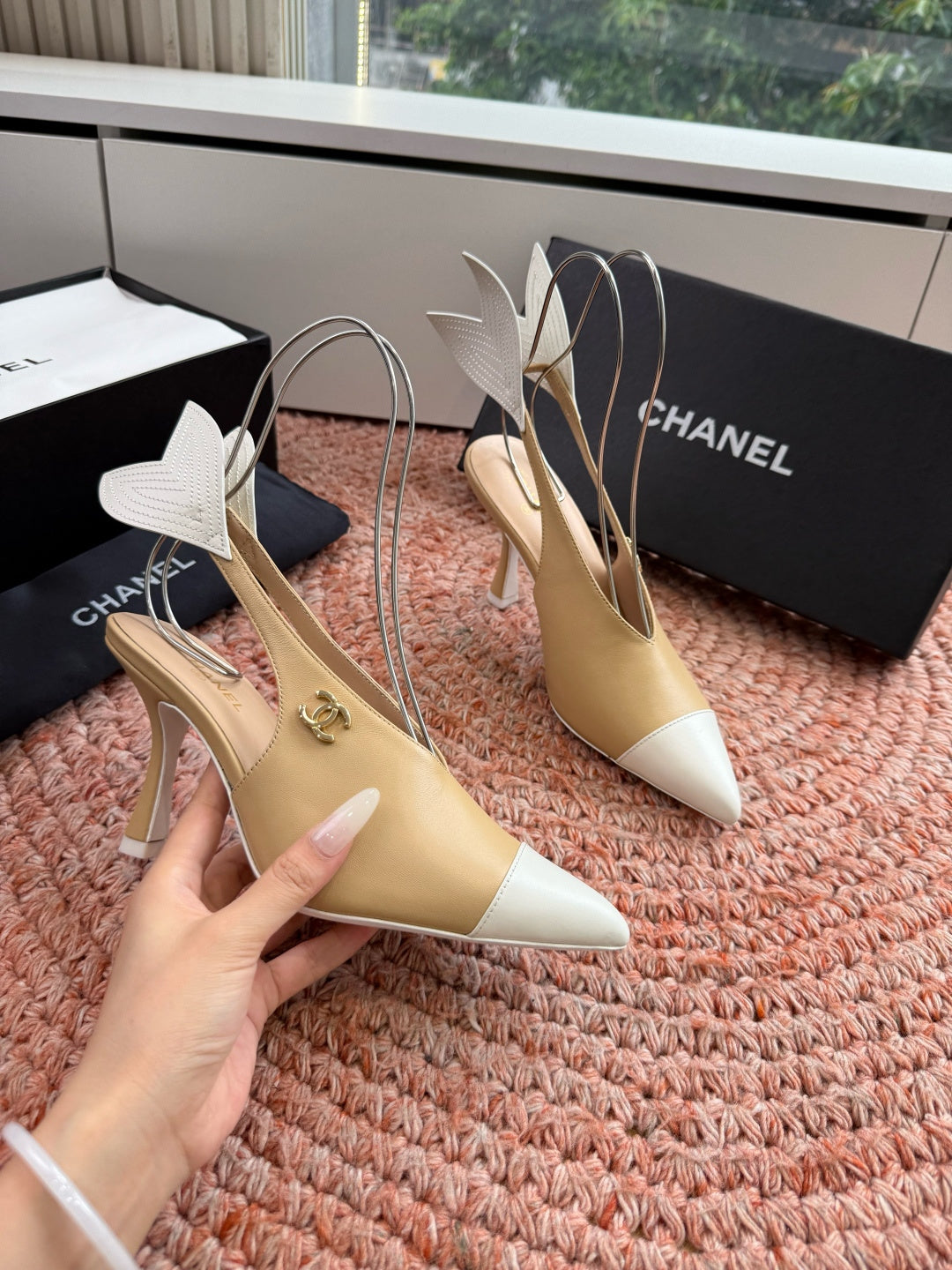 CHANEL 26S POINTED TOE HIGH HEEL SLINGBACKS IN BEIGE AND WHITE LAMBSKIN WITH FLORAL APPLIQUE