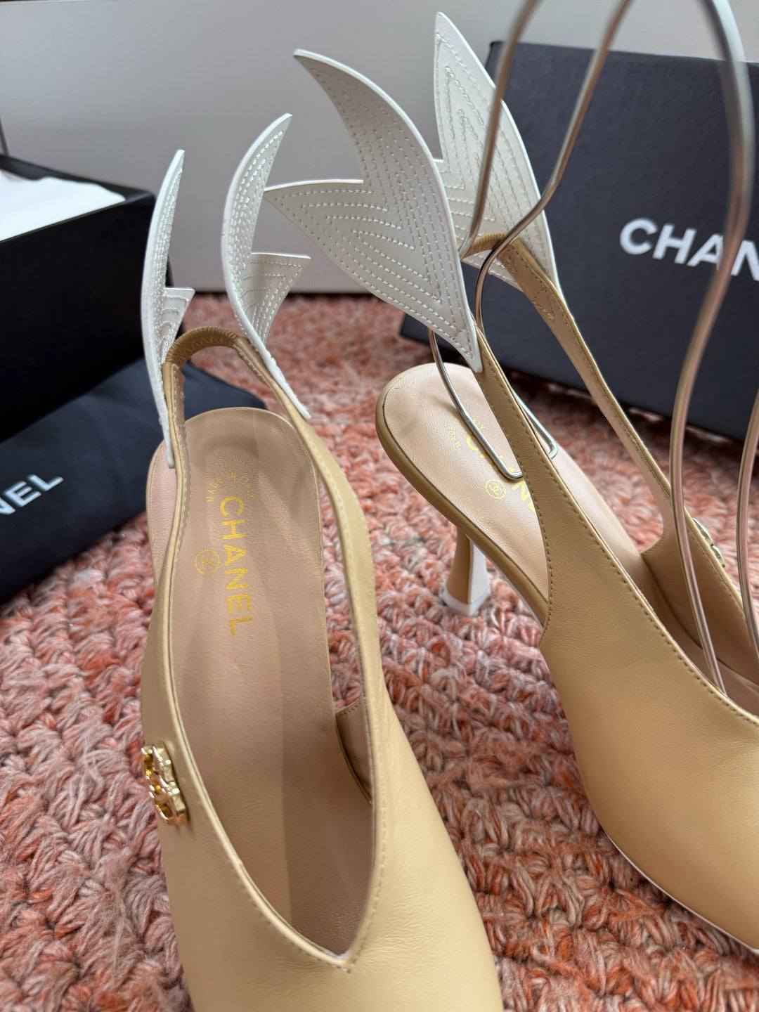 CHANEL 26S POINTED TOE HIGH HEEL SLINGBACKS IN BEIGE AND WHITE LAMBSKIN WITH FLORAL APPLIQUE