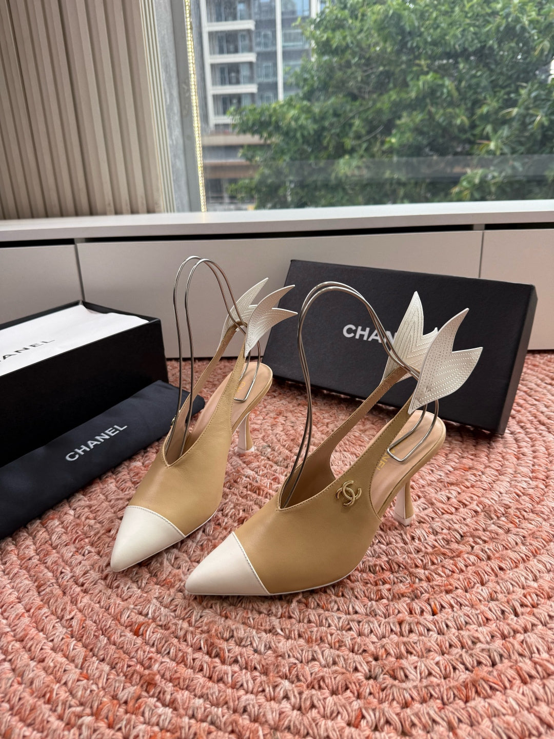 CHANEL 26S POINTED TOE HIGH HEEL SLINGBACKS IN BEIGE AND WHITE LAMBSKIN WITH FLORAL APPLIQUE