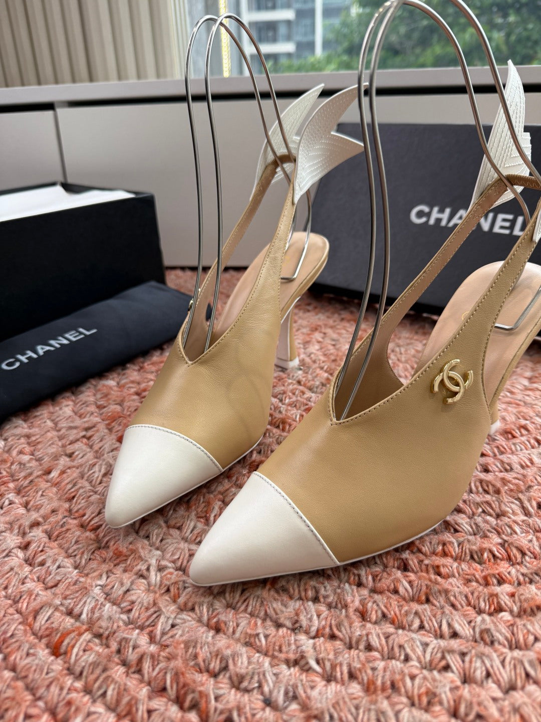 CHANEL 26S POINTED TOE HIGH HEEL SLINGBACKS IN BEIGE AND WHITE LAMBSKIN WITH FLORAL APPLIQUE