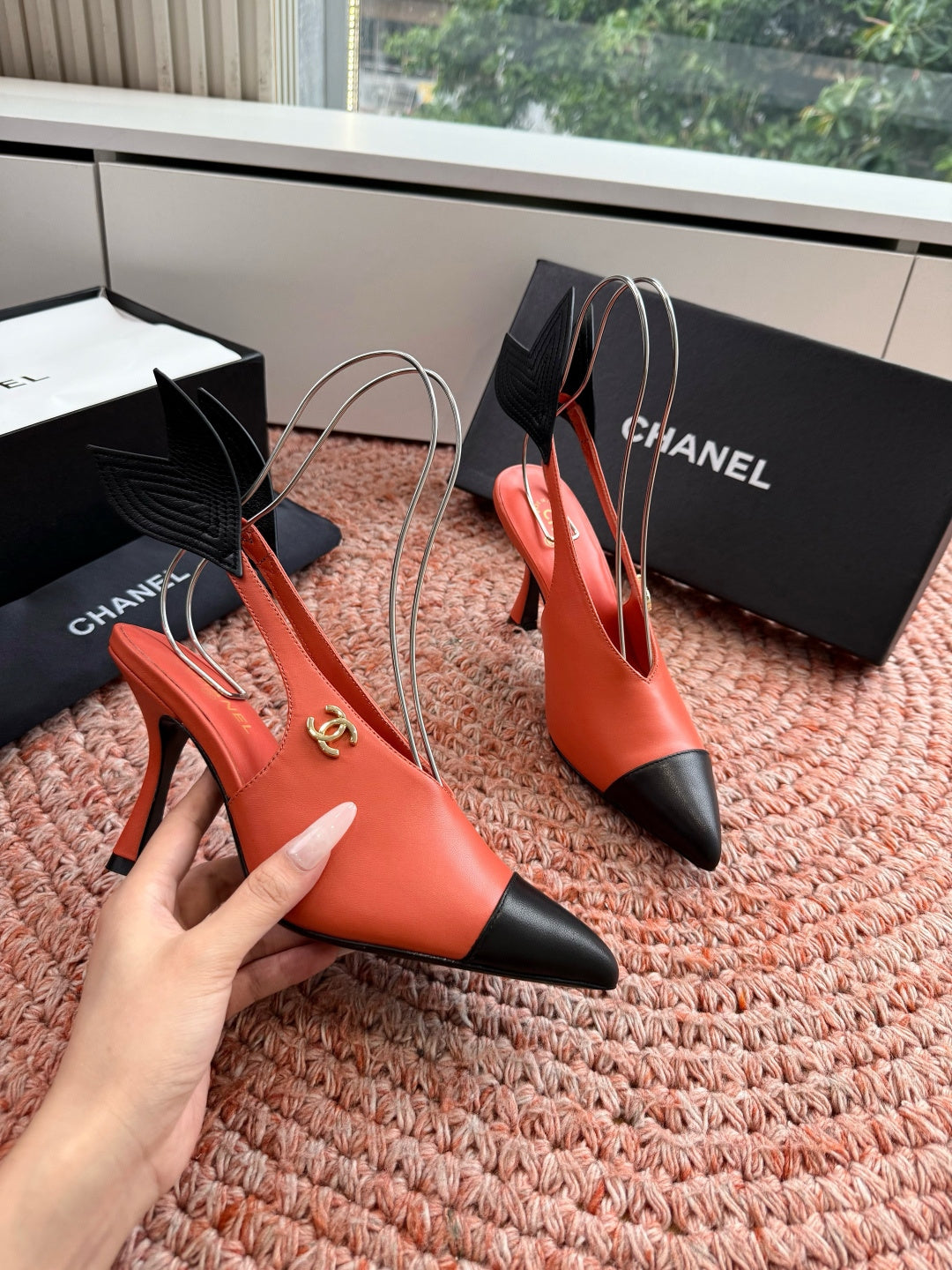 CHANEL 26S POINTED TOE HIGH HEEL SLINGBACKS IN ORANGE LAMBSKIN WITH BLACK FLORAL APPLIQUE