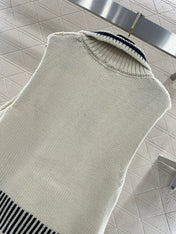CHANEL 26S SLEEVELESS COLLARED KNITTED BLAZER 696