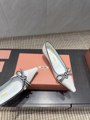 MIUMIU 26S POINTED TOE PUMPS 55MM IN WHITE AND BLACK CALFSKIN WITH BOW