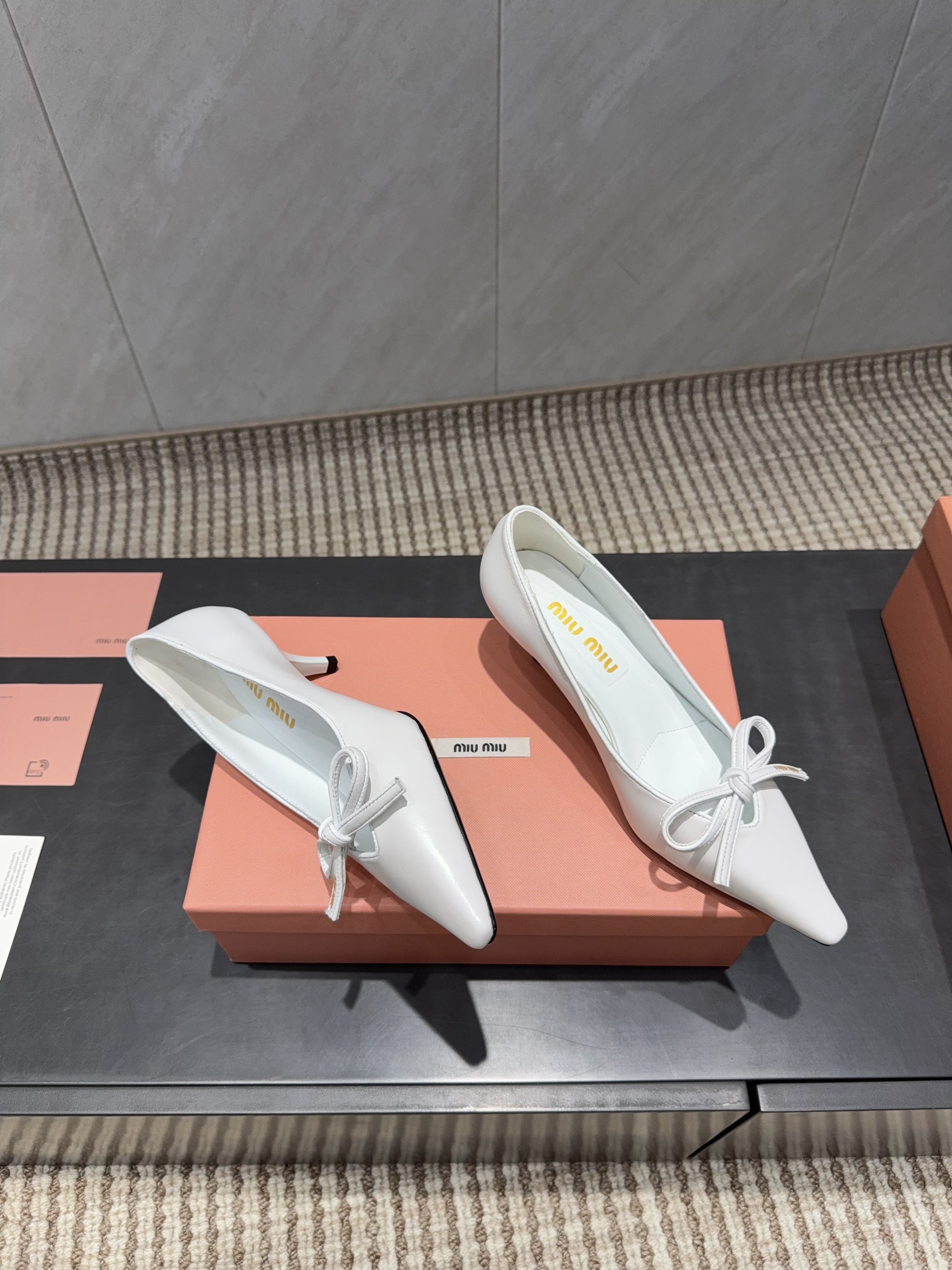 MIUMIU 26S POINTED TOE PUMPS 55MM IN WHITE CALFSKIN WITH BOW