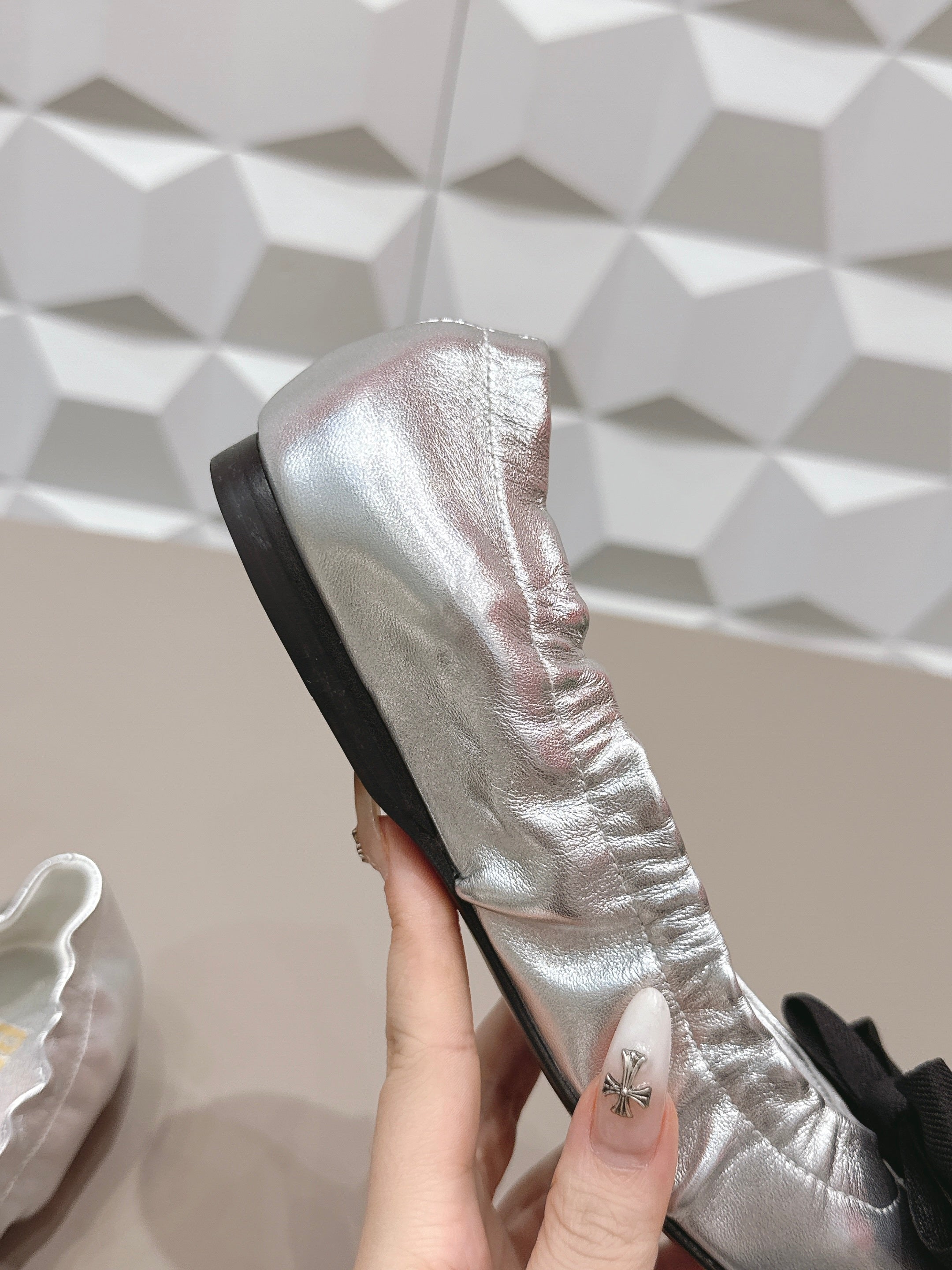 PRADA 26S ROUND TOE FLATS WITH BOW IN SILVER CALFSKIN