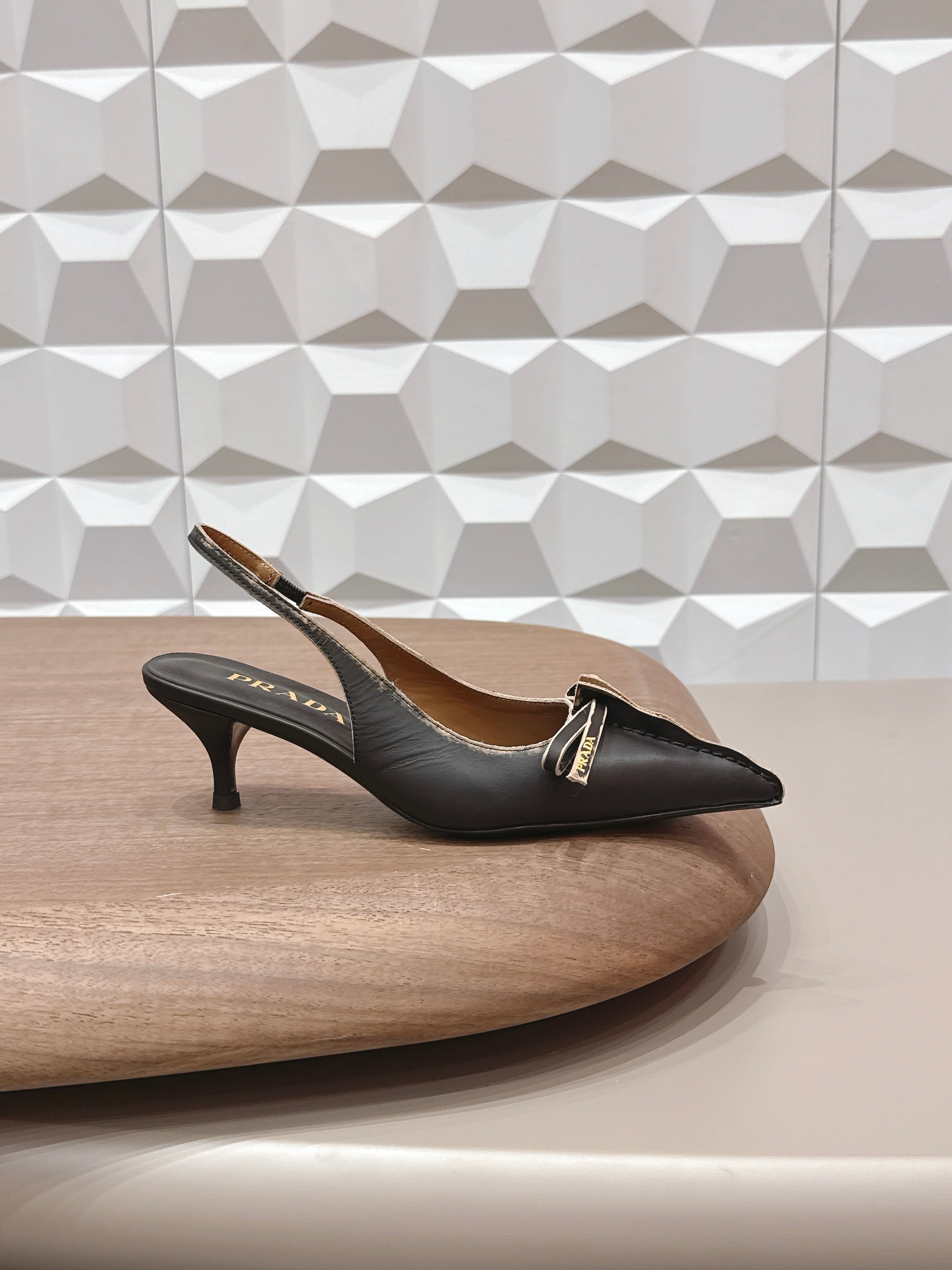 PRADA 26S POINTED TOE SLINGBACK HIGH HEELS 55MM IN BLACK CALFSKIN WITH BOW